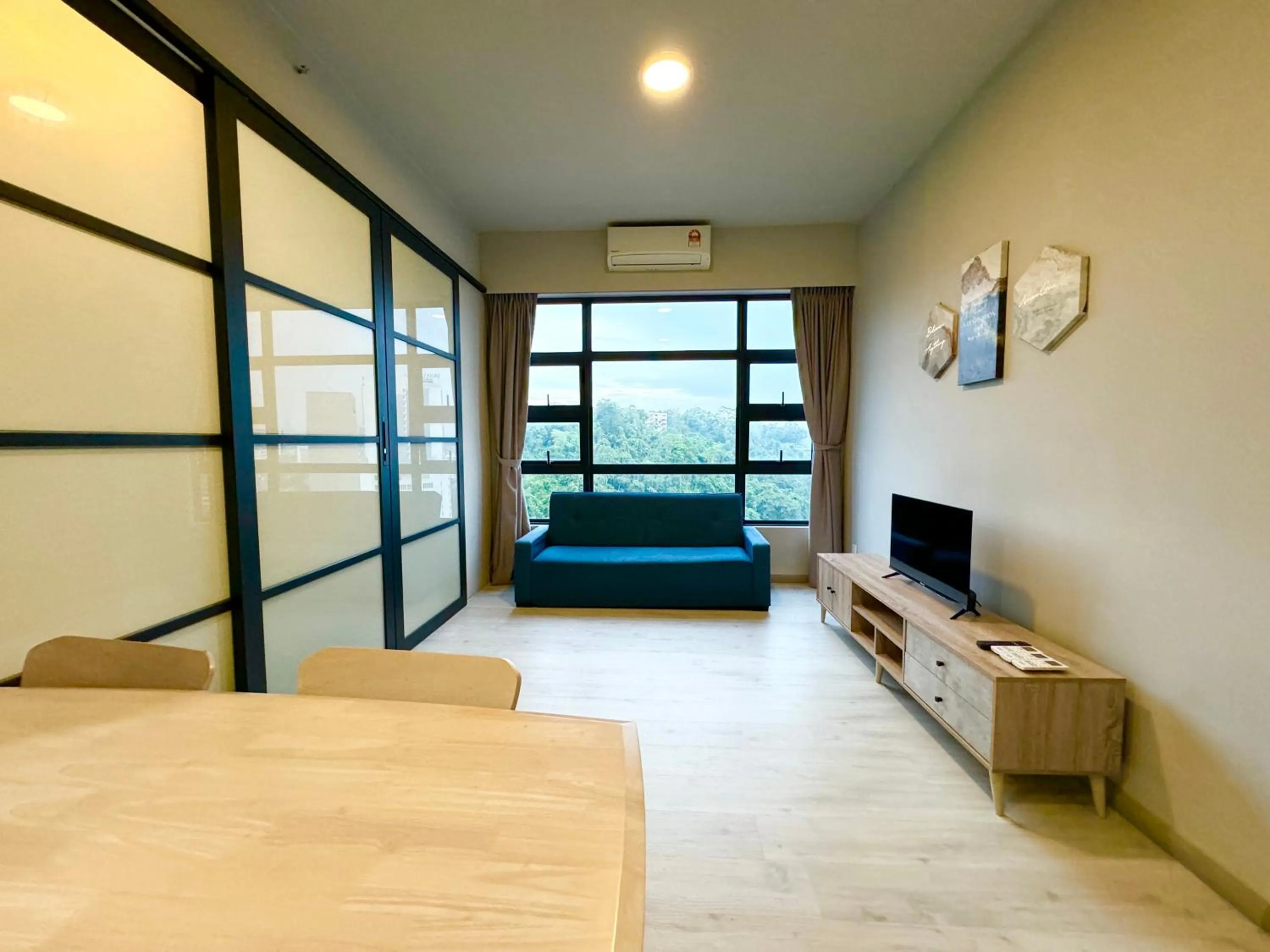 TV and multimedia, Bed in Sunset Seaview Vacation Condos @ Jesselton Quay