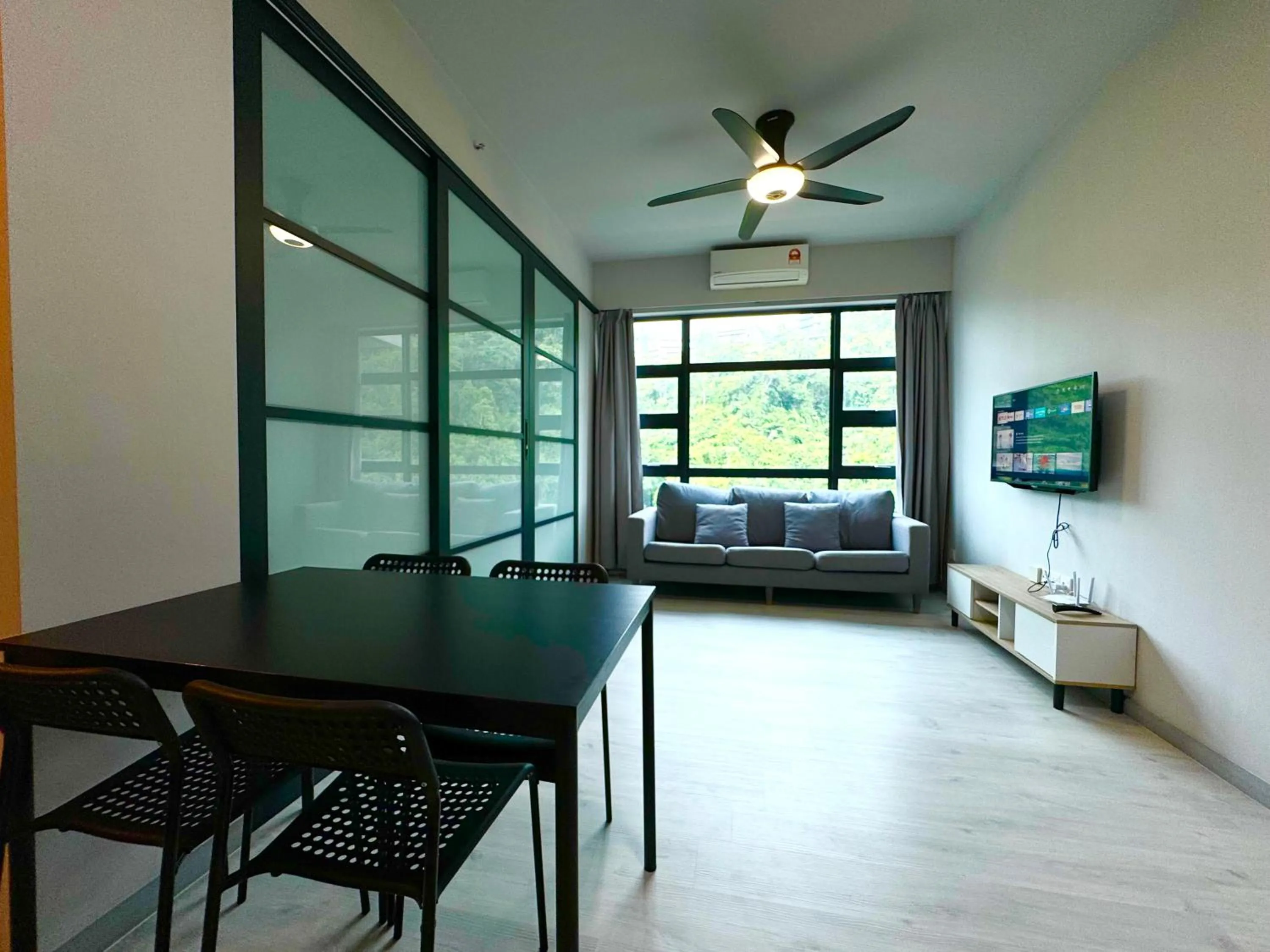 TV and multimedia in Sunset Seaview Vacation Condos @ Jesselton Quay