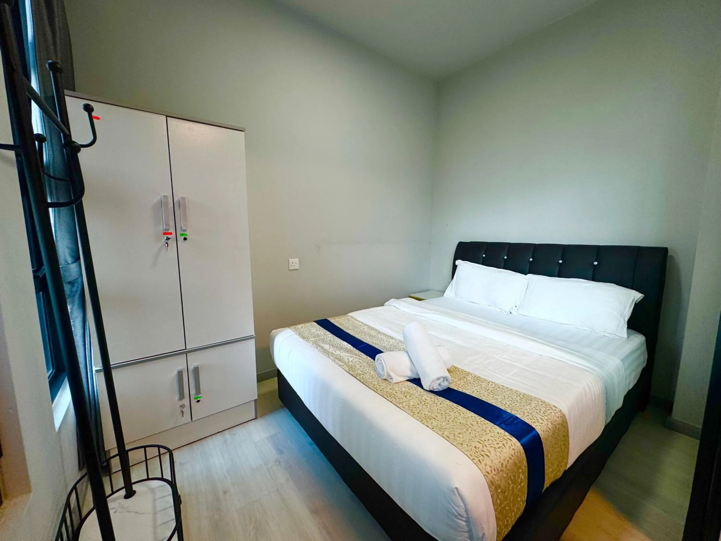 Bed in Sunset Seaview Vacation Condos @ Jesselton Quay