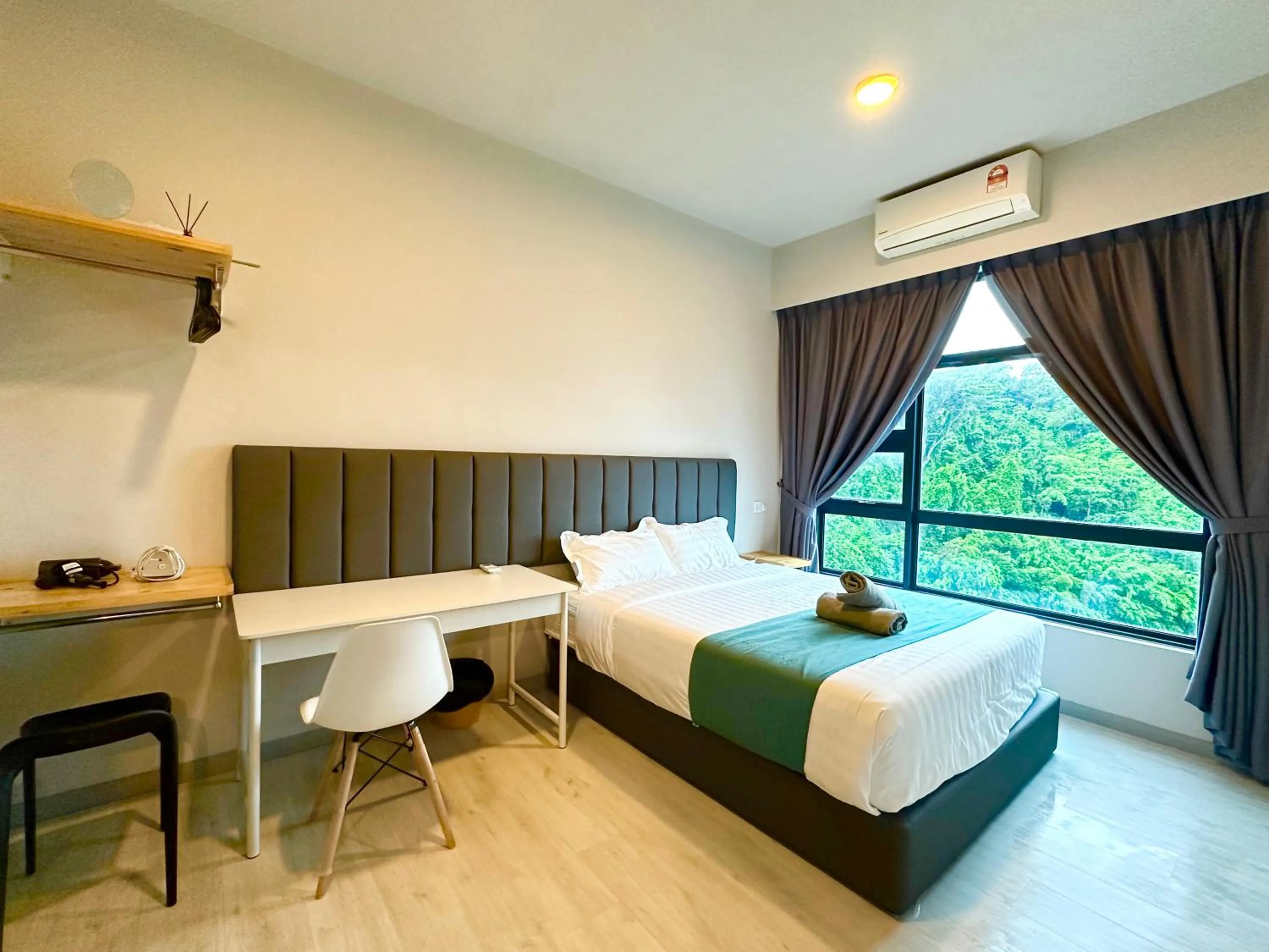 Bed in Sunset Seaview Vacation Condos @ Jesselton Quay