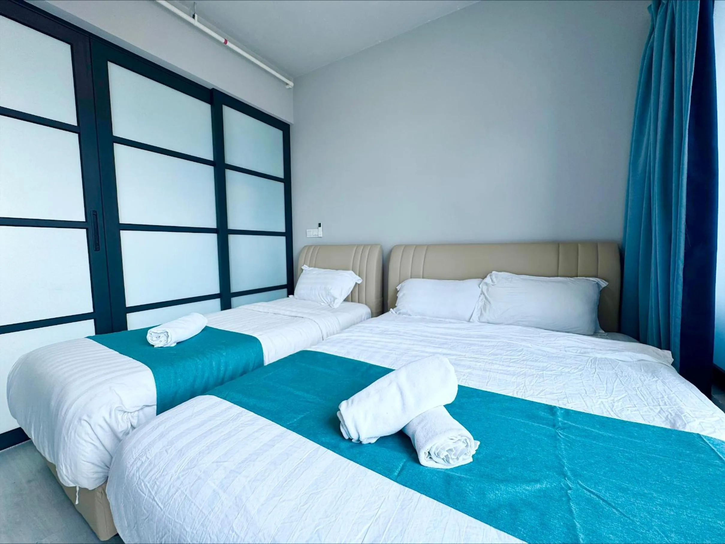 Bed in Sunset Seaview Vacation Condos @ Jesselton Quay
