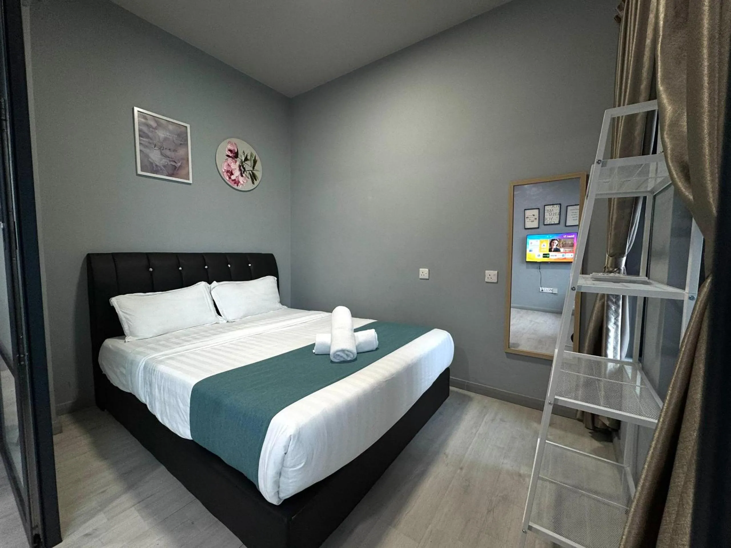 Bed in Sunset Seaview Vacation Condos @ Jesselton Quay