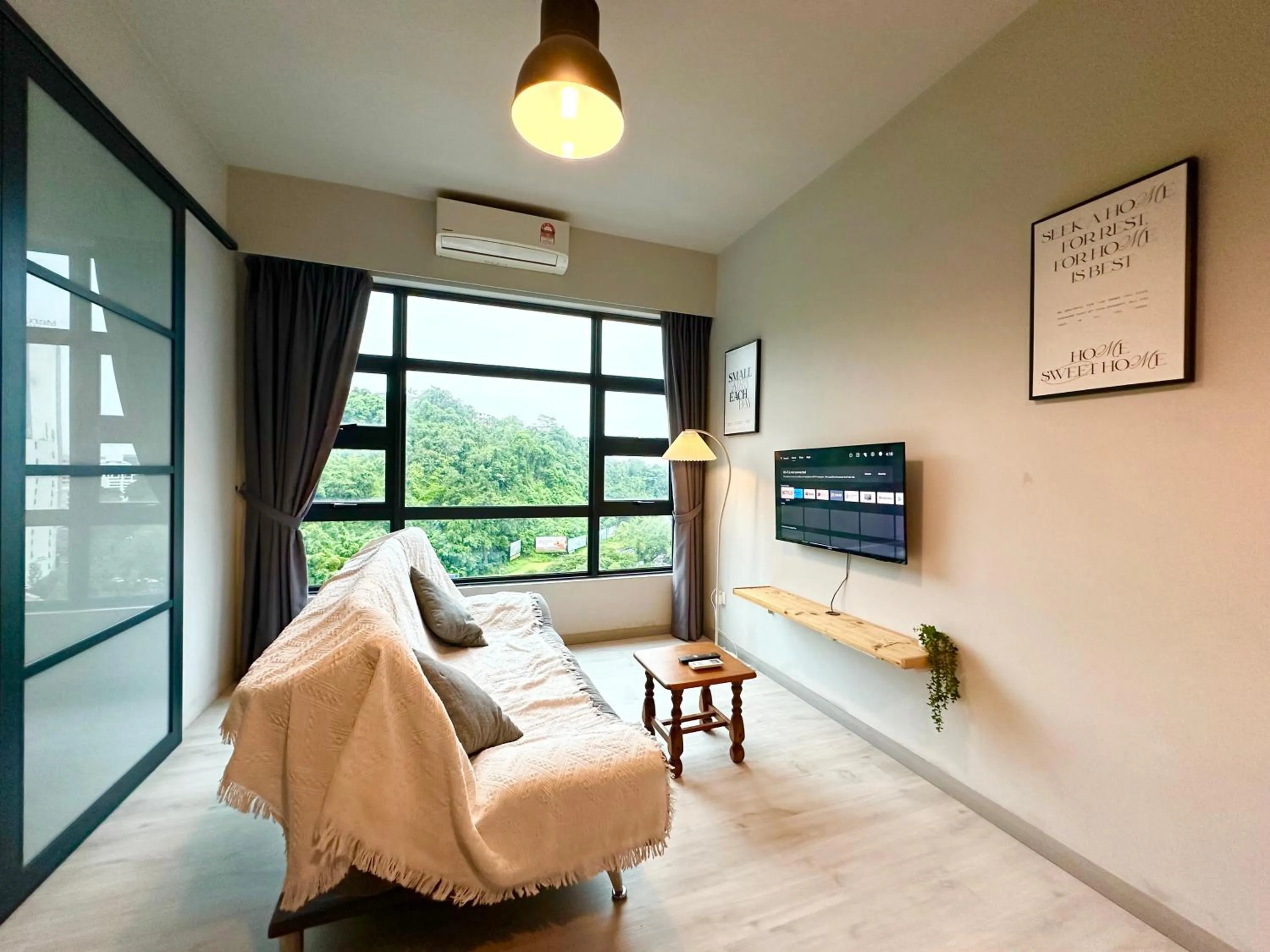 TV and multimedia in Sunset Seaview Vacation Condos @ Jesselton Quay