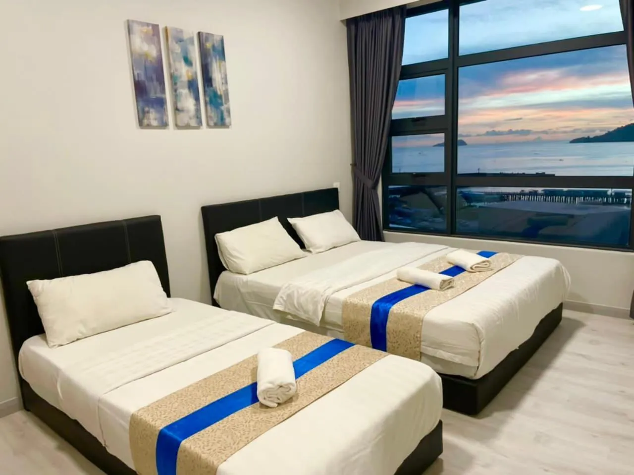 Bed in Sunset Seaview Vacation Condos @ Jesselton Quay