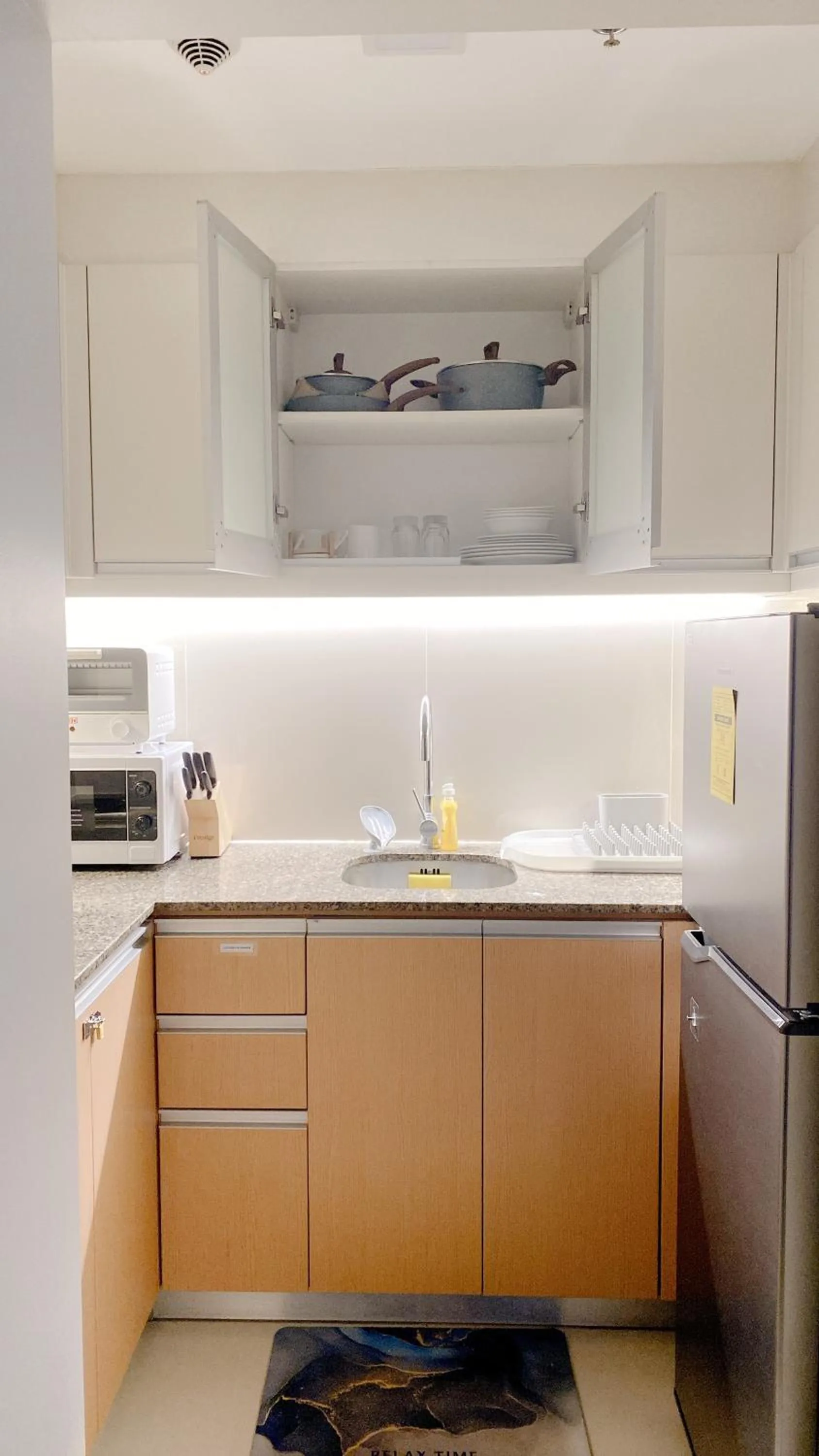 Kitchen or kitchenette in Cozy and Classy Studio Across Airport Terminal 3