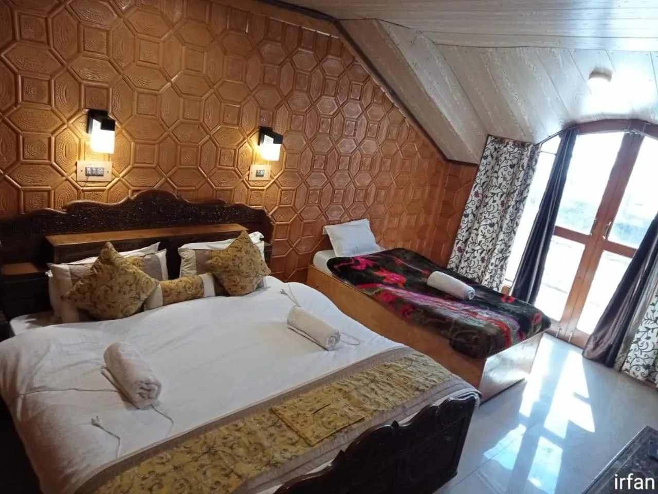 Bed in Hotel Mughal India