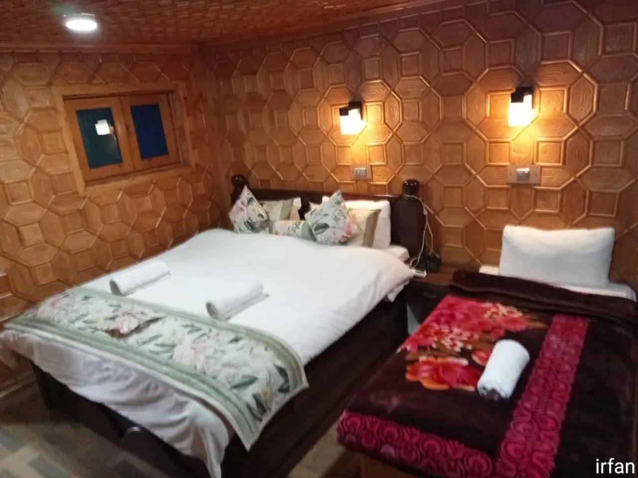 Bed in Hotel Mughal India