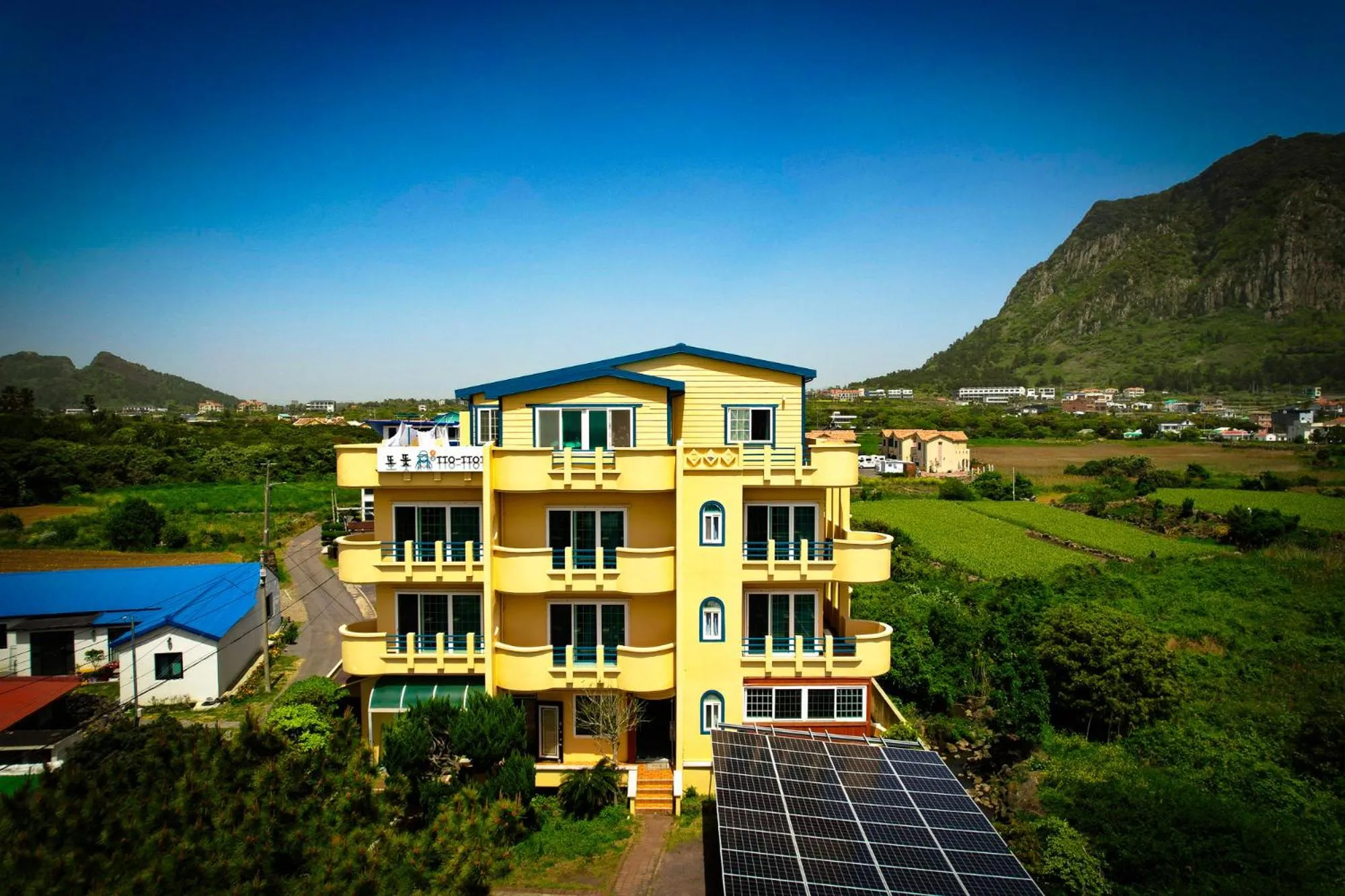 Property building in ttottot Jeju Backpackers