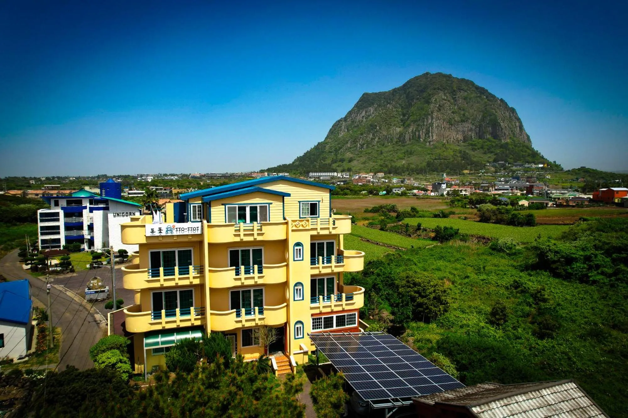 Property building in ttottot Jeju Backpackers