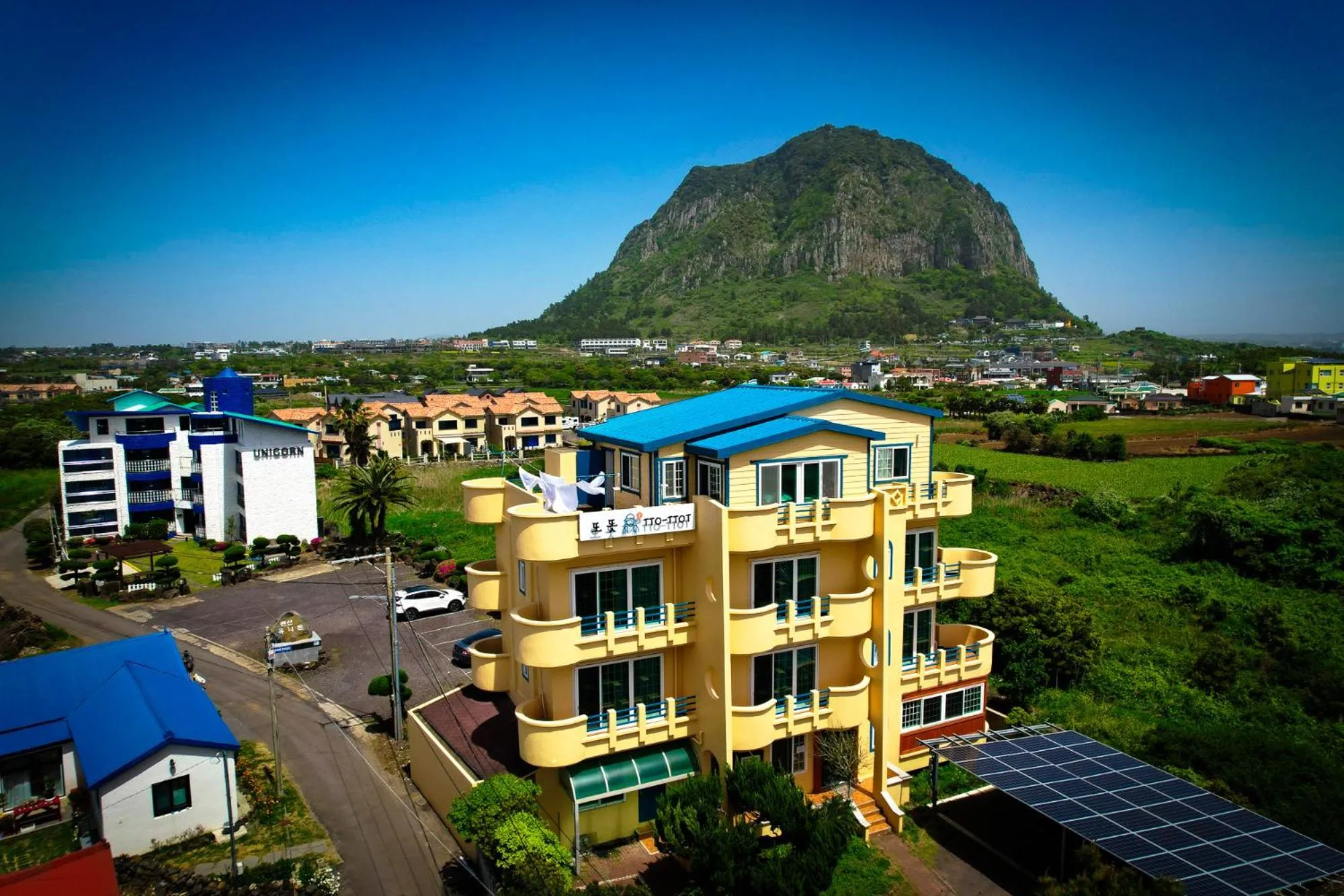 Property building in ttottot Jeju Backpackers
