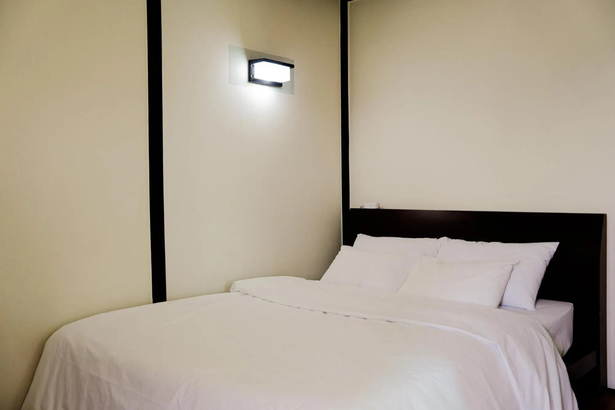 Bed in ttottot Jeju Backpackers