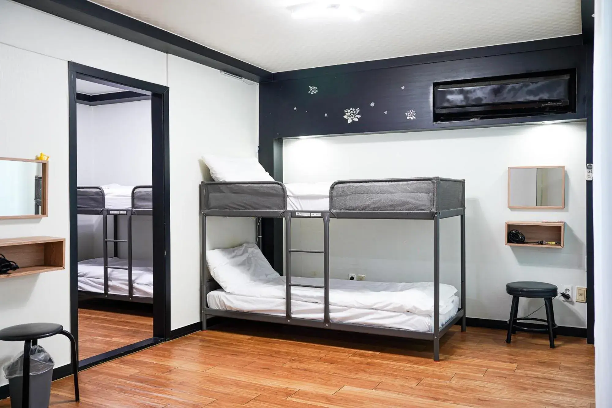 Bed in 6-Bed Female Dormitory Room in ttottot Jeju Backpackers Bed in 6-Bed Female Dormitory Room in ttottot Jeju Backpackers