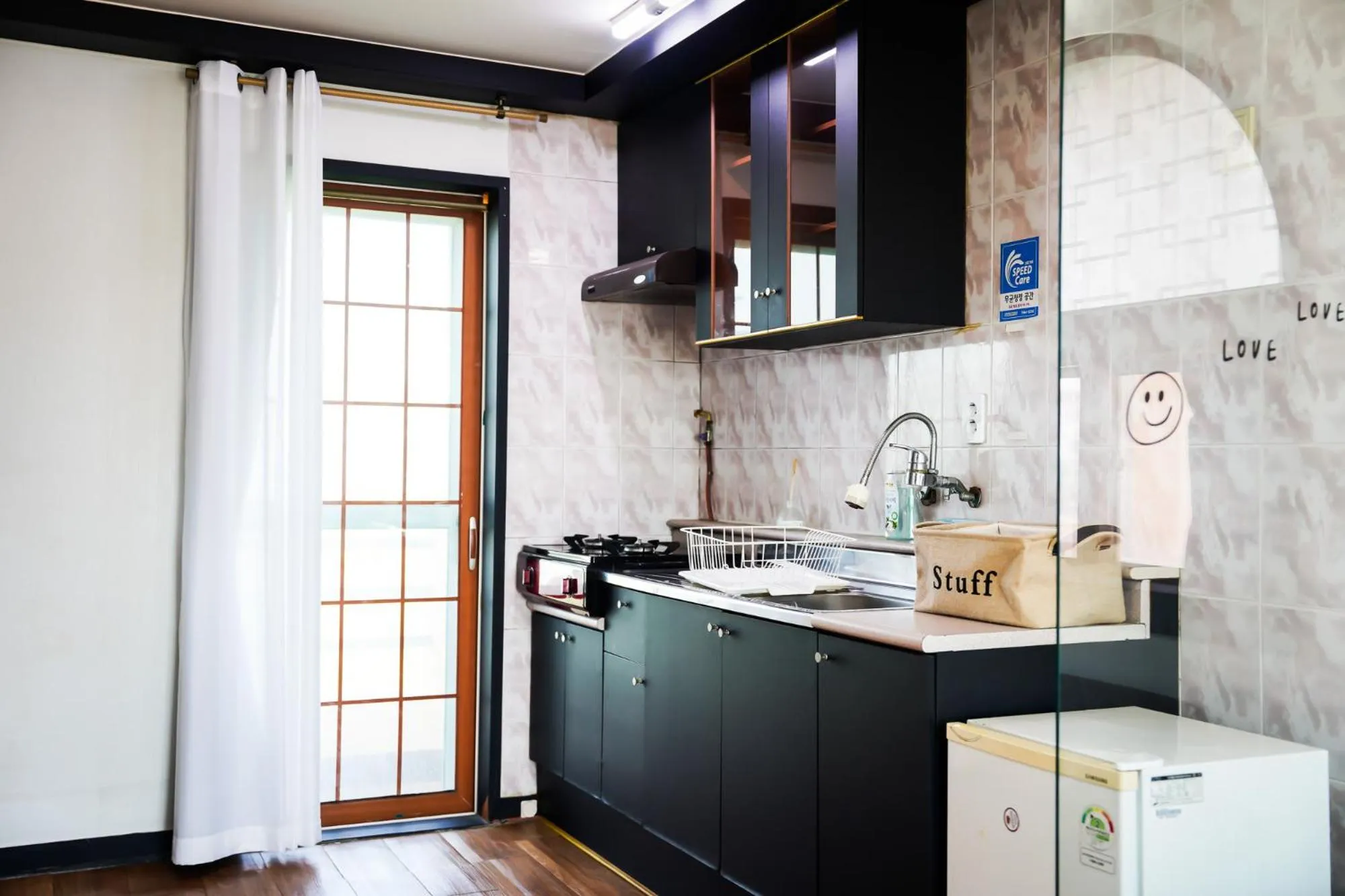 Kitchen or kitchenette in ttottot Jeju Backpackers