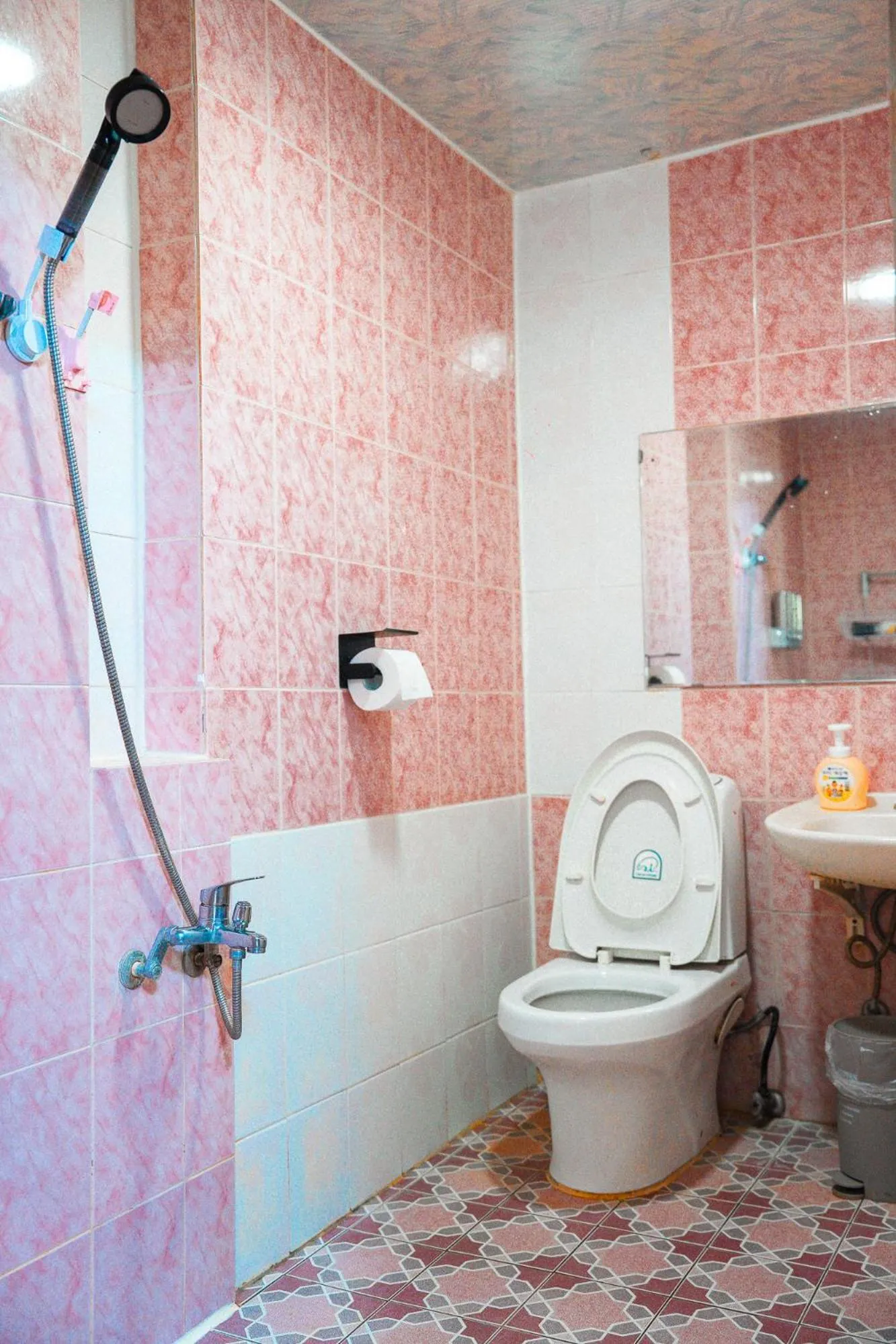 Shower in ttottot Jeju Backpackers