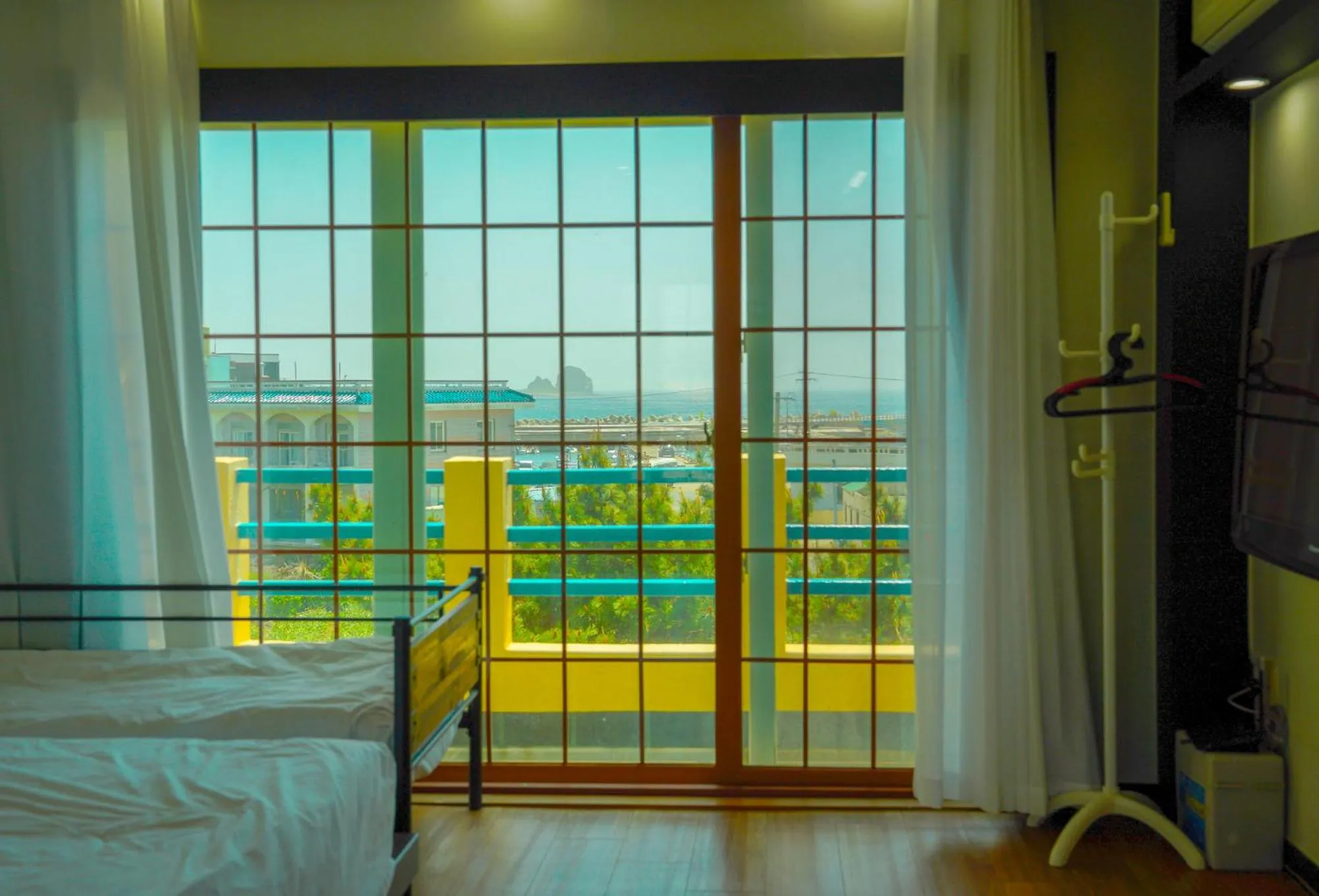 Bed in ttottot Jeju Backpackers