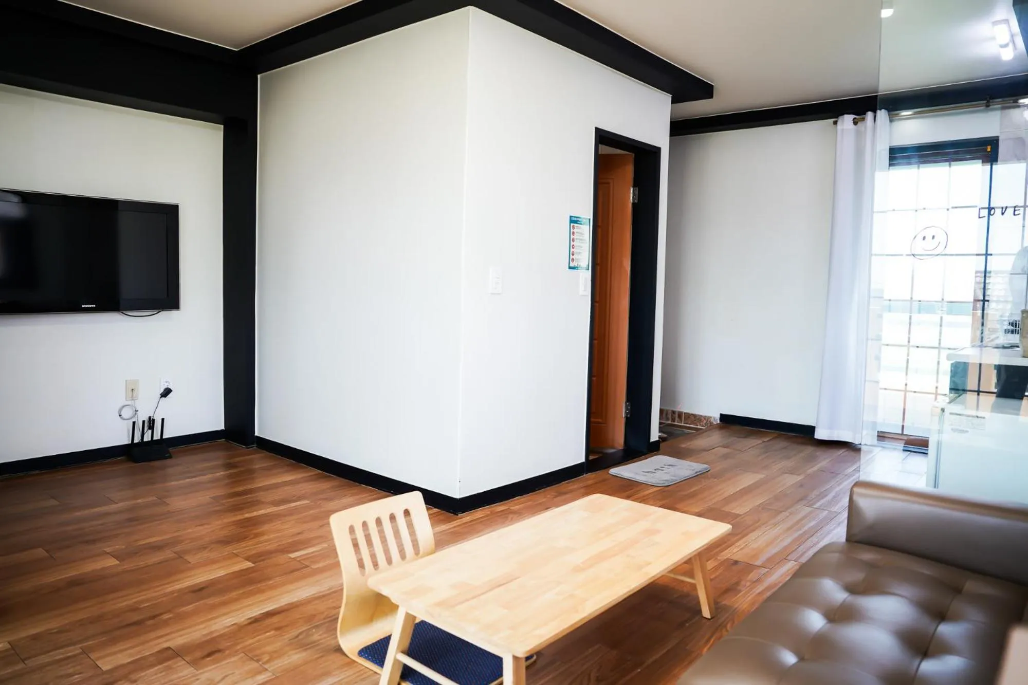 TV and multimedia in ttottot Jeju Backpackers