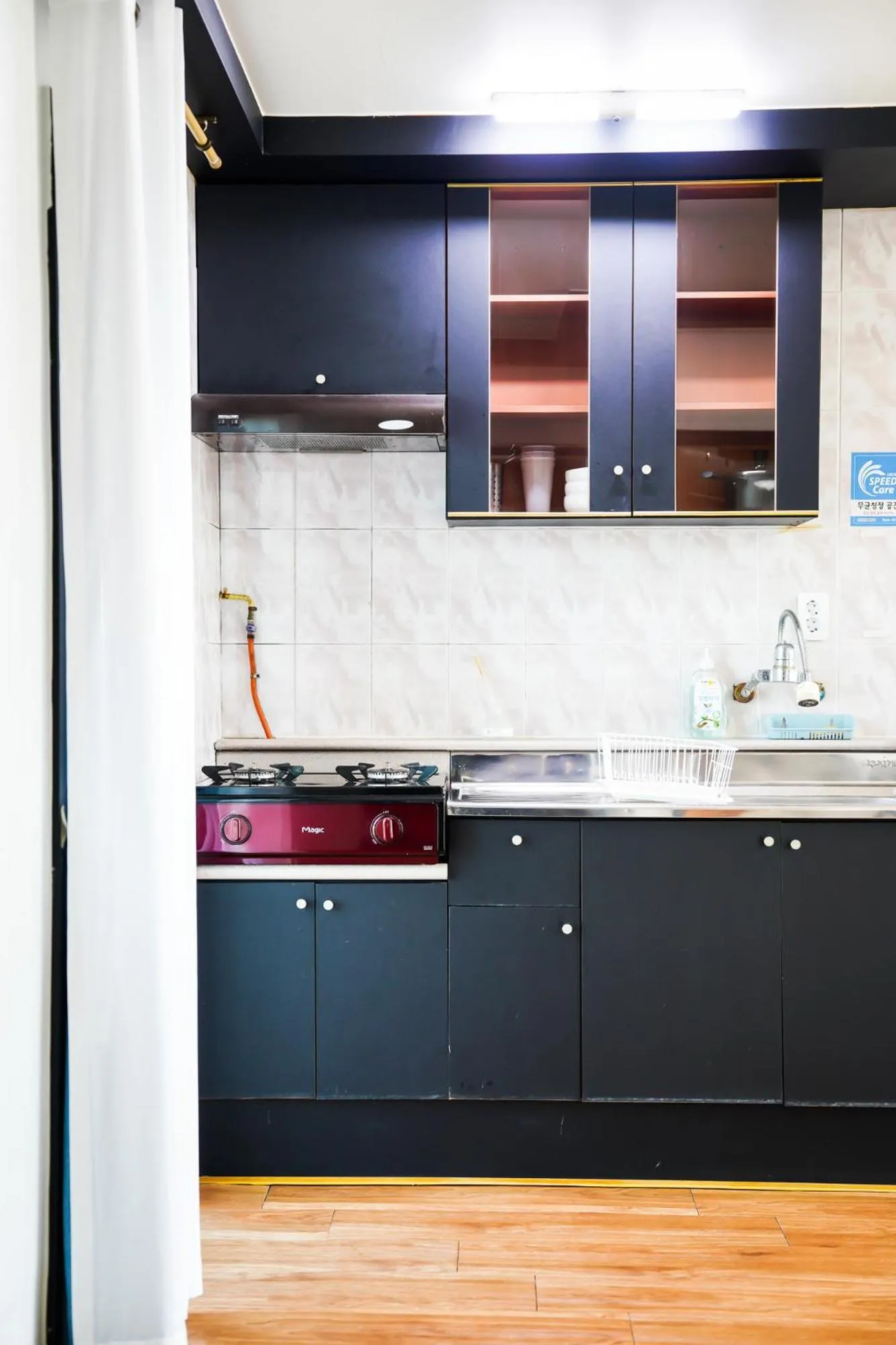 Kitchen or kitchenette in ttottot Jeju Backpackers