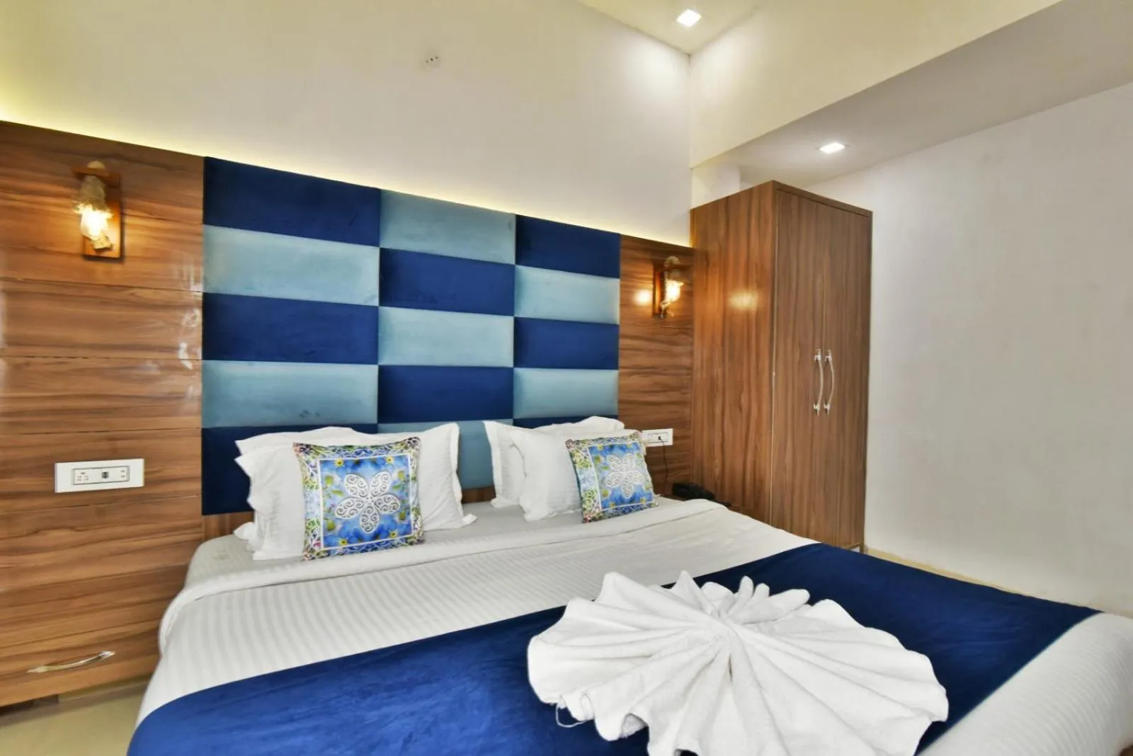 Bed in Hotel sallow International-Hotel Near Golden Temple