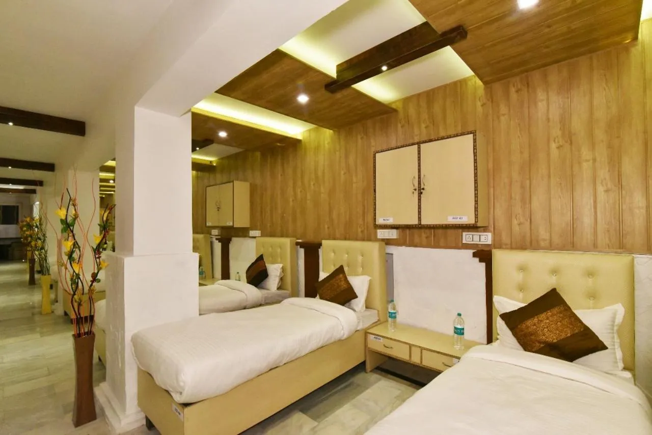 Bed in Hotel sallow International-Hotel Near Golden Temple