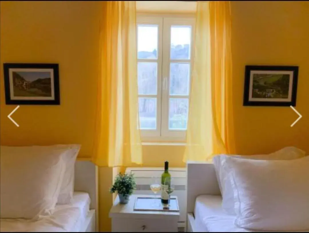 Twin Room with Bathroom - single occupancy in Hotel S Family Jovicevic Twin Room with Bathroom - single occupancy in Hotel S Family Jovicevic