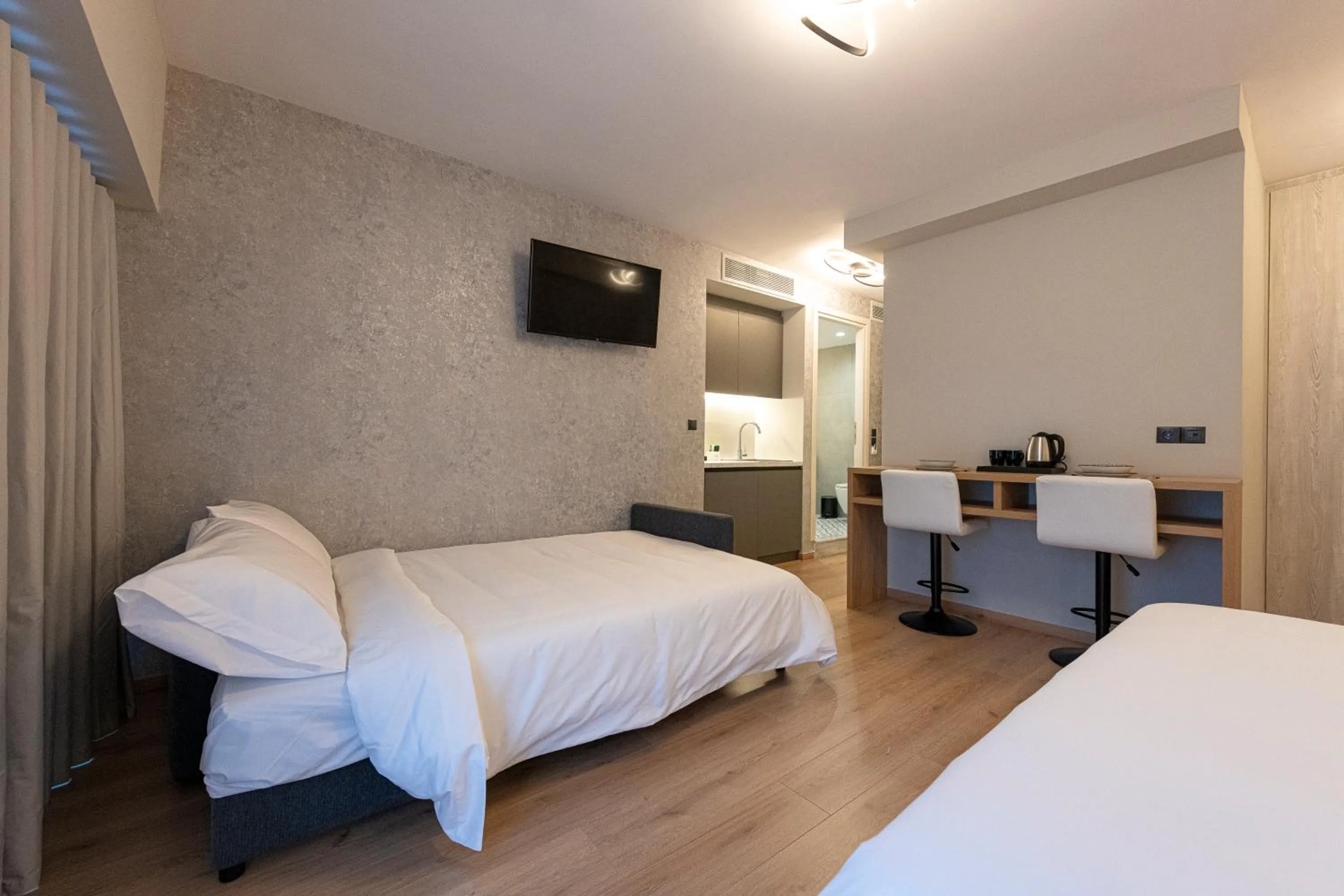 Bed in Ethereal Athεns