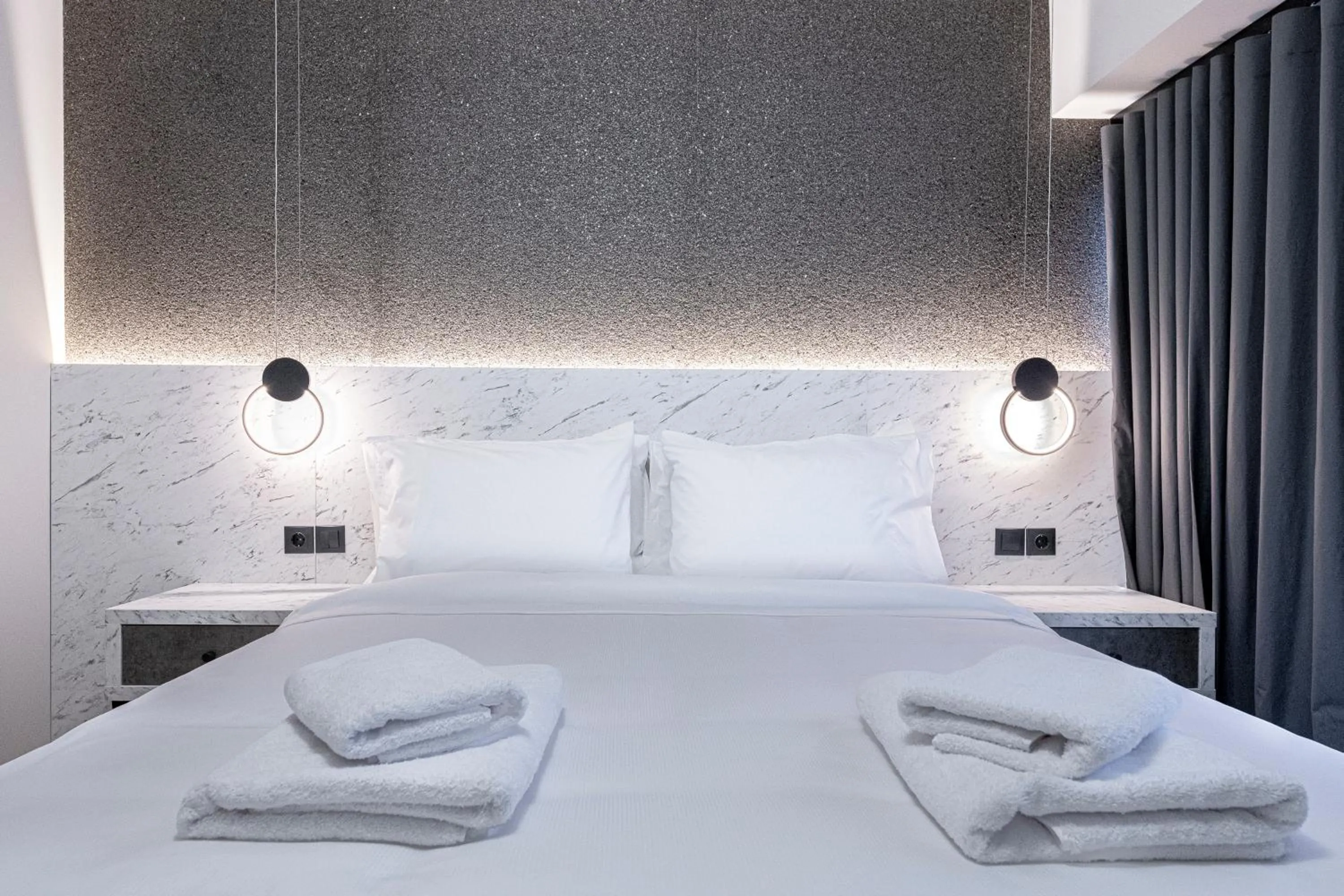 Bed in Ethereal Athεns