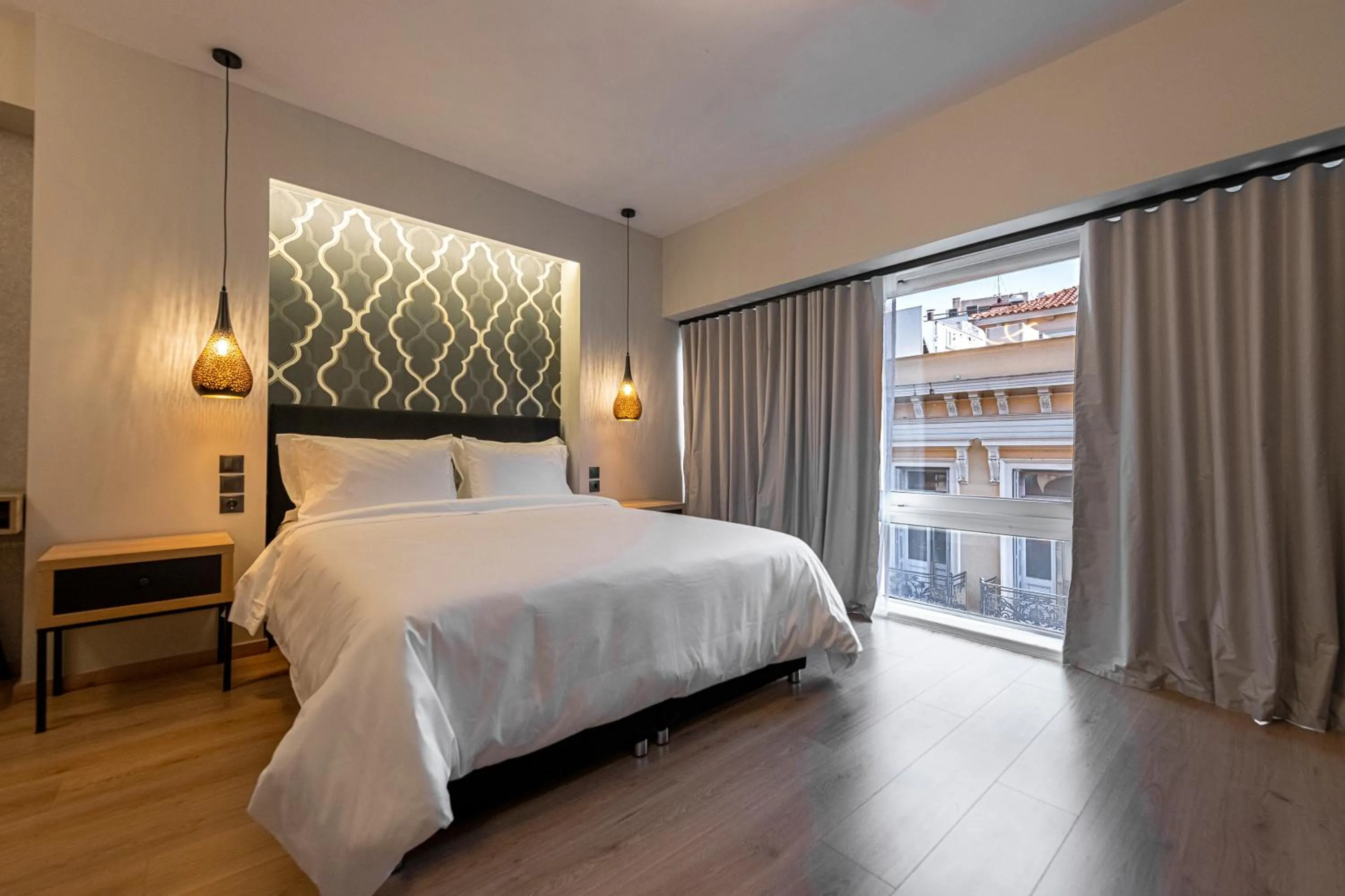 Photo of the whole room, Bed in Ethereal Athεns