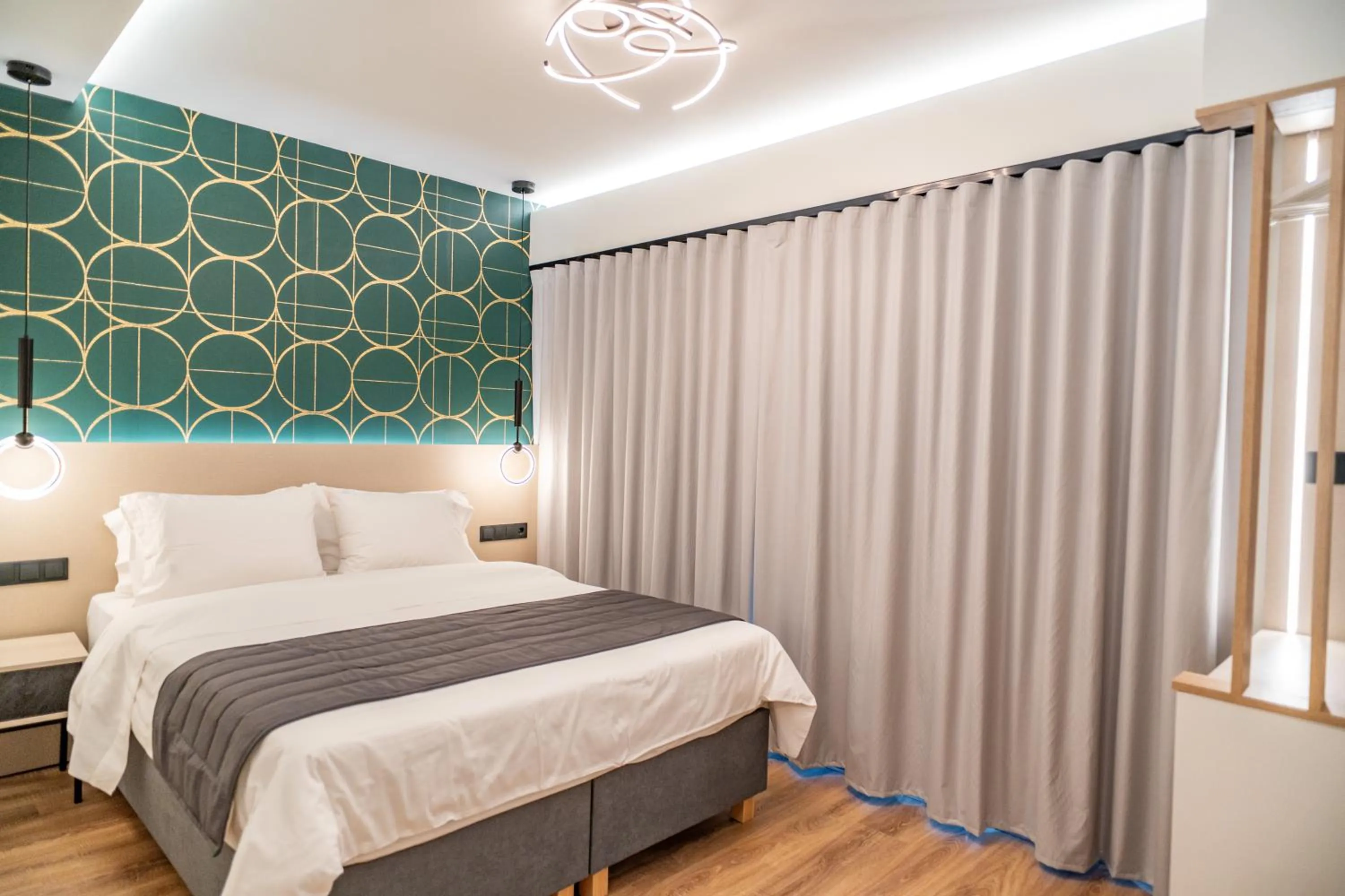 Bed in Ethereal Athεns