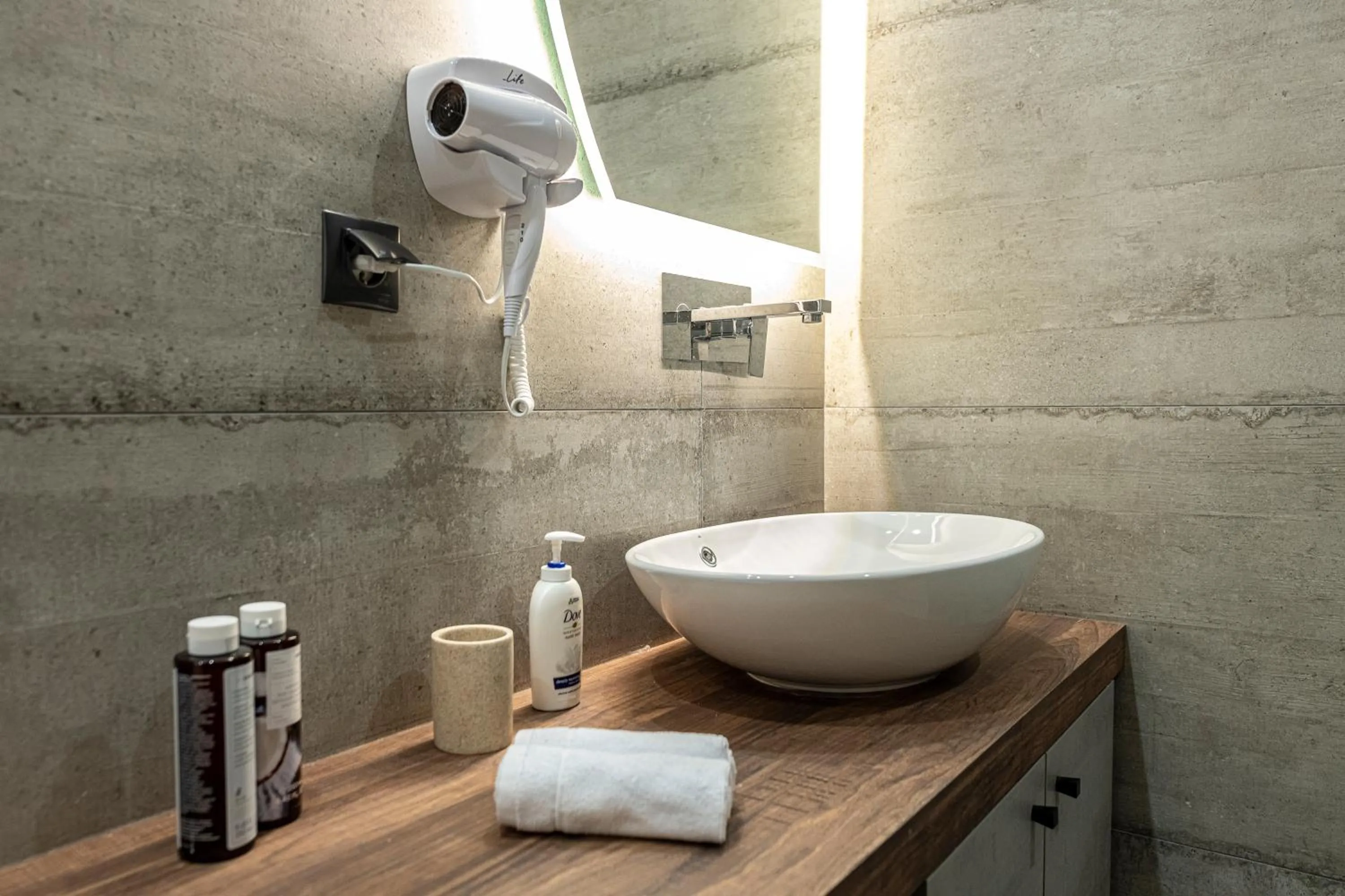 Bathroom in Ethereal Athεns