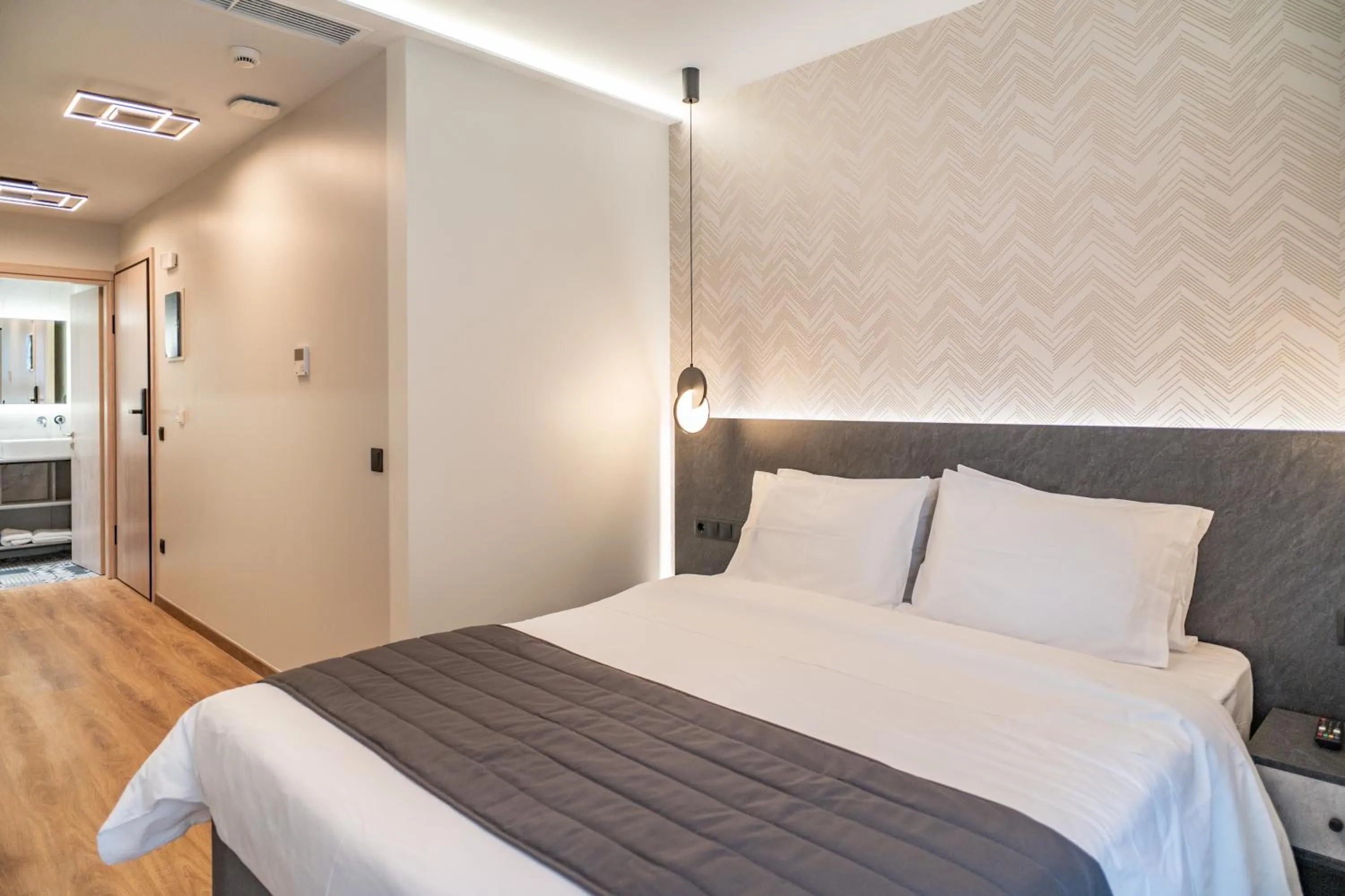 Bed in Ethereal Athεns