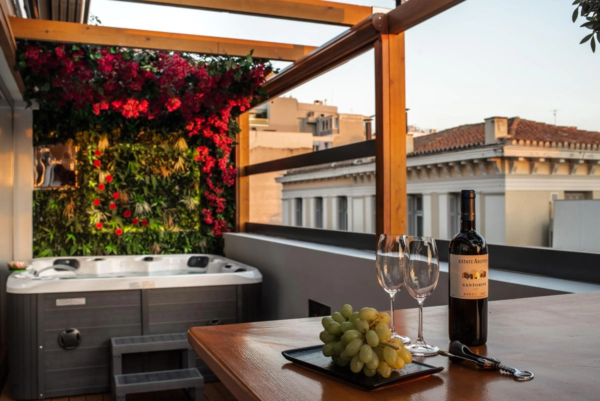 Hot Tub in Ethereal Athεns