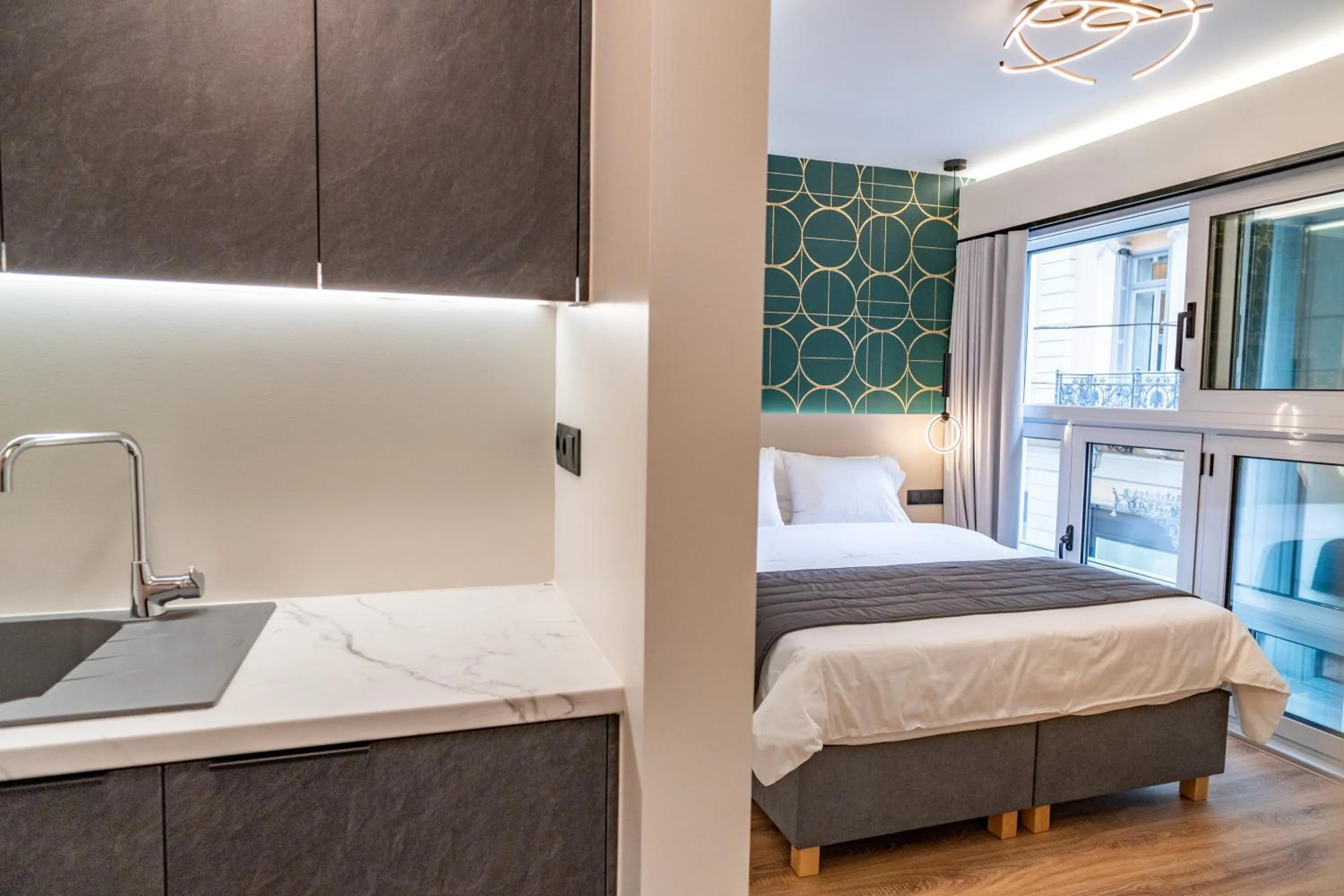 Bed in Ethereal Athεns