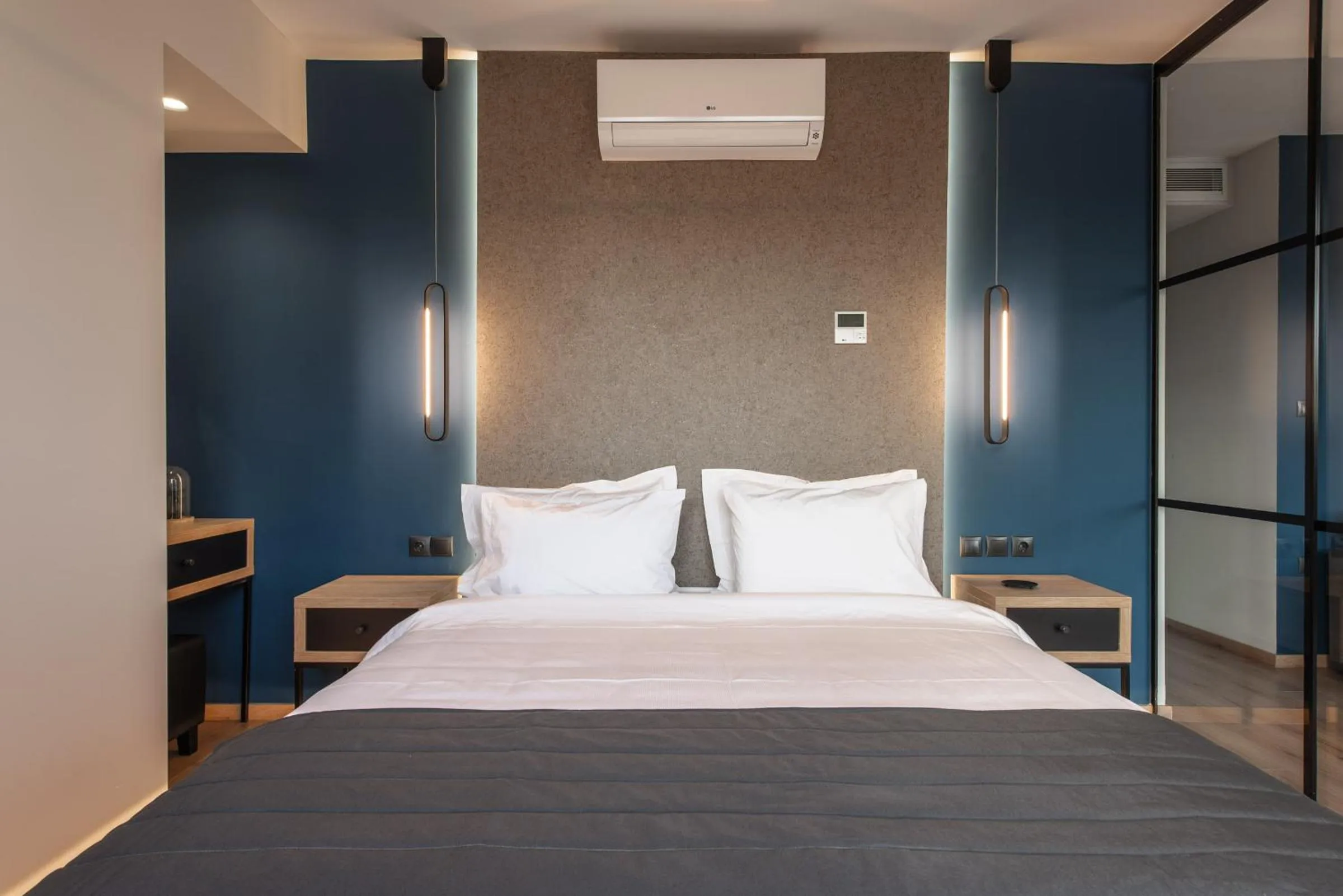 Bed in Ethereal Athεns