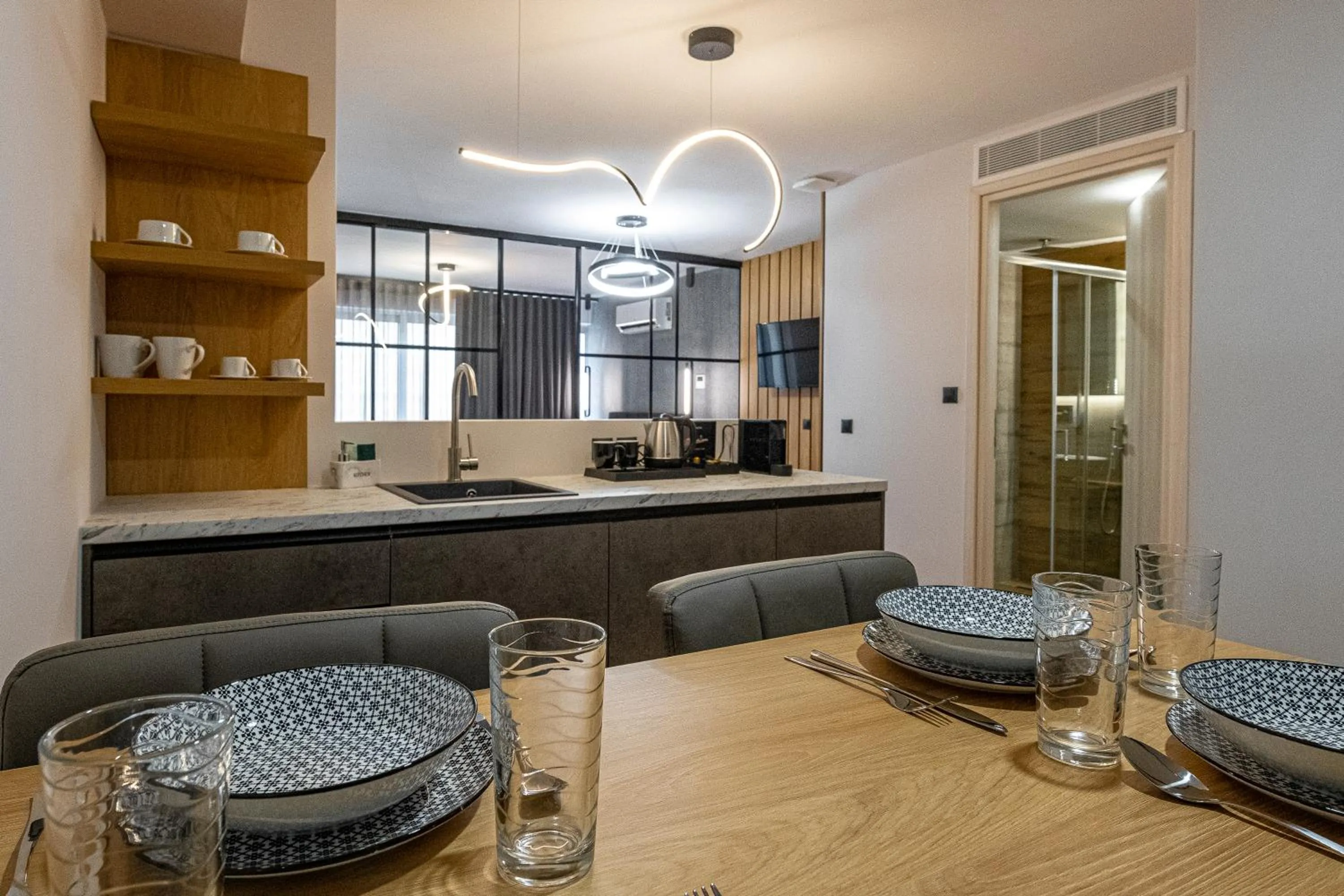 Photo of the whole room in Ethereal Athεns