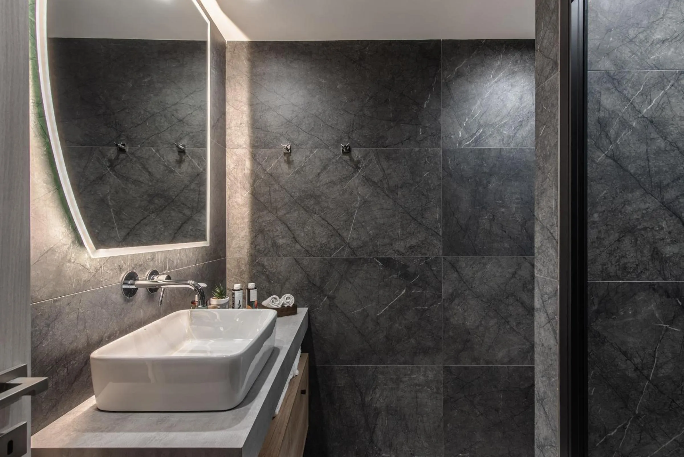 Shower in Ethereal Athεns