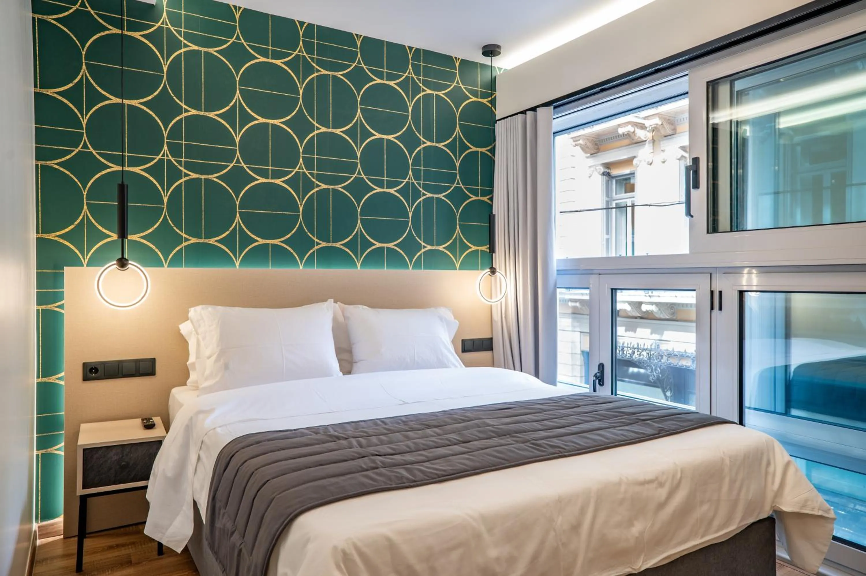 Bed in Ethereal Athεns