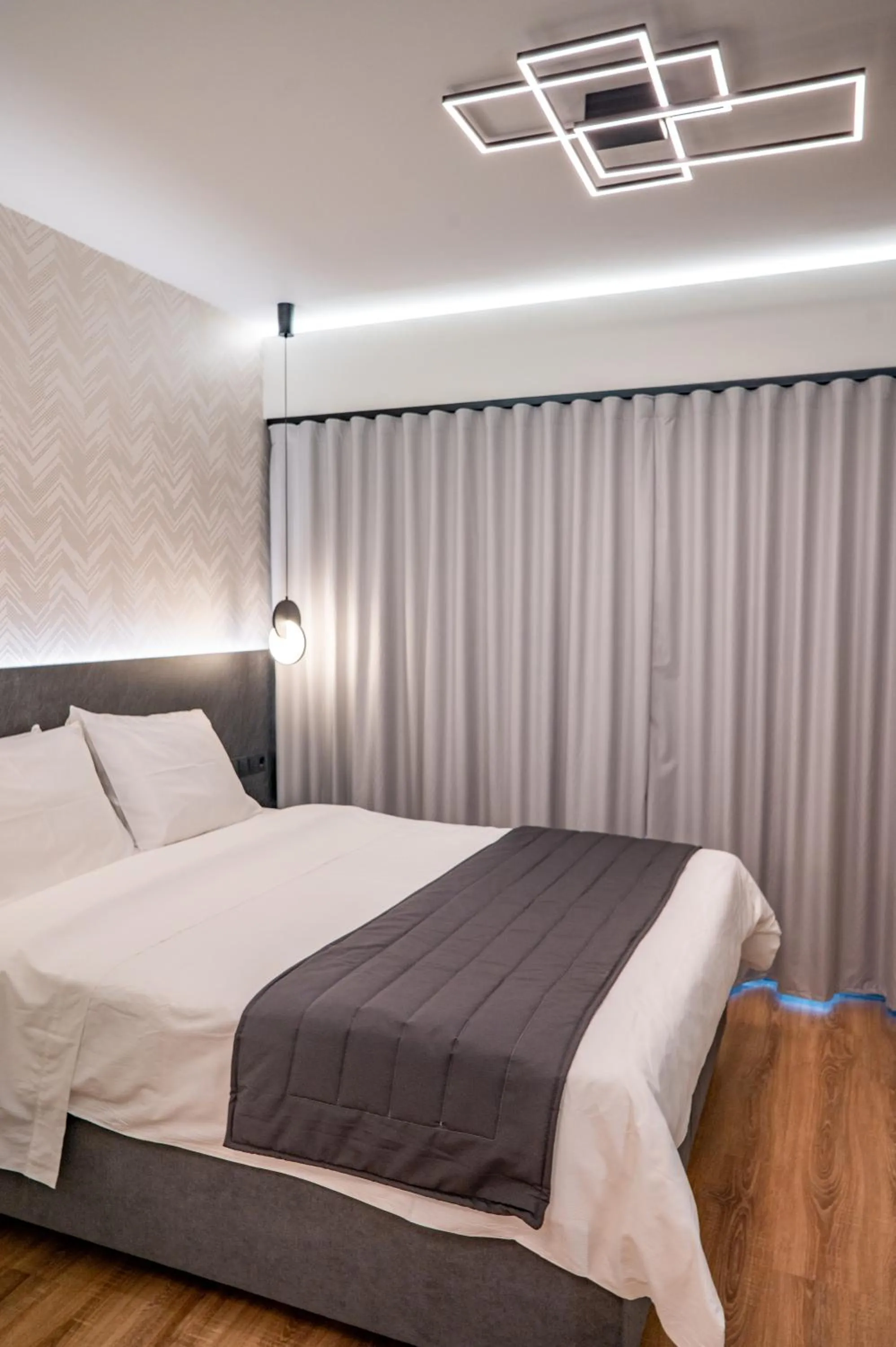 Bed in Ethereal Athεns