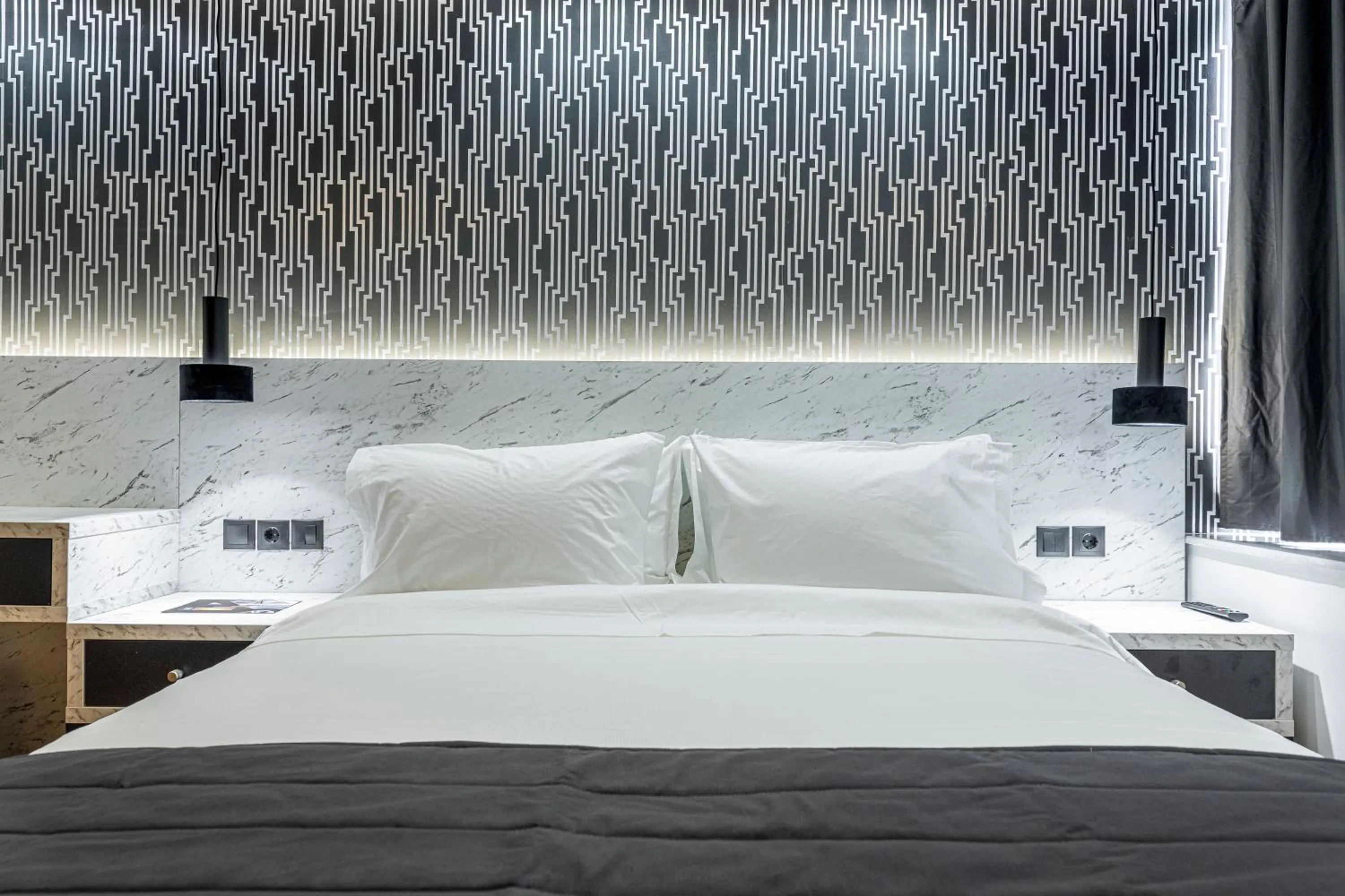 Bed in Ethereal Athεns