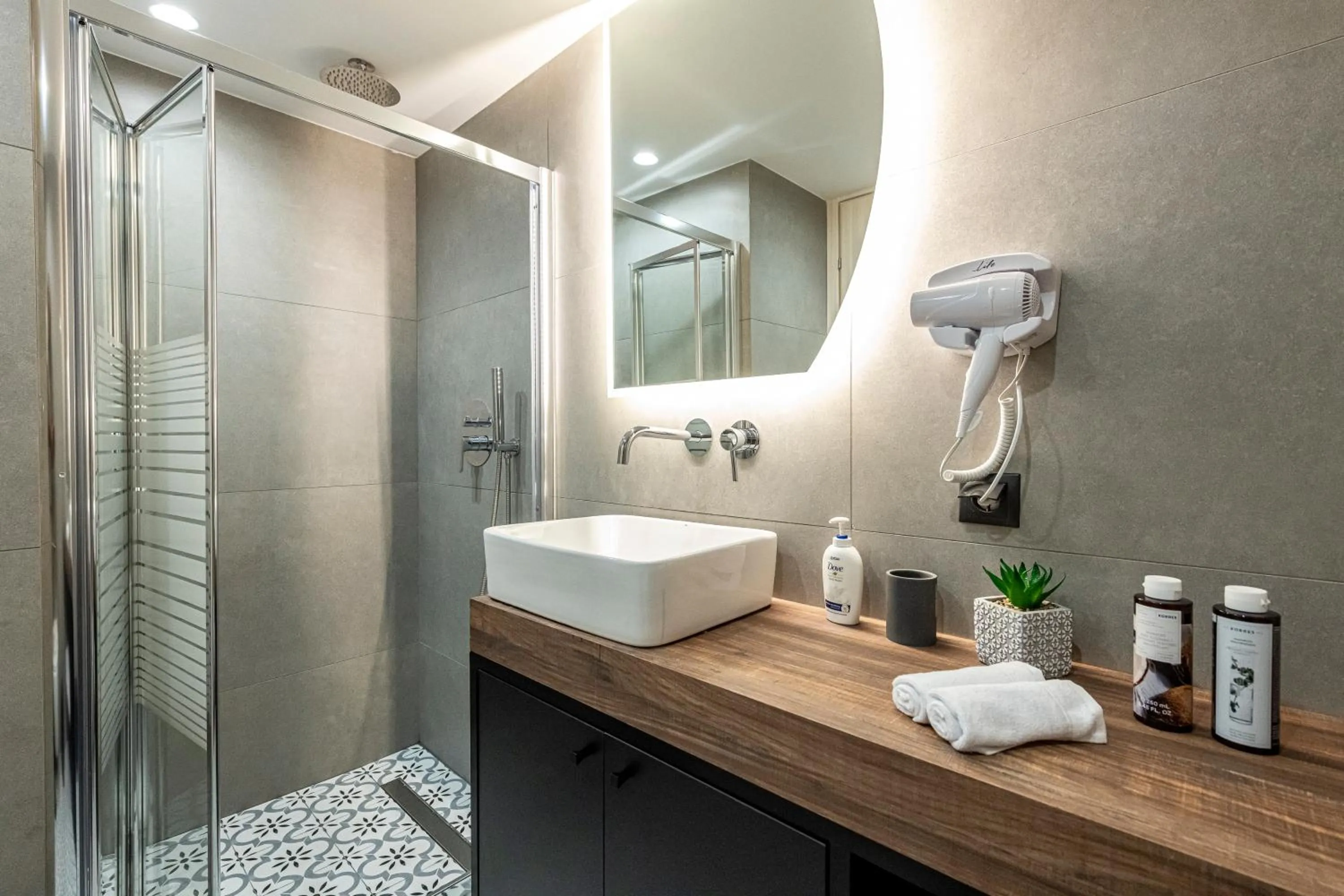 Bathroom in Ethereal Athεns