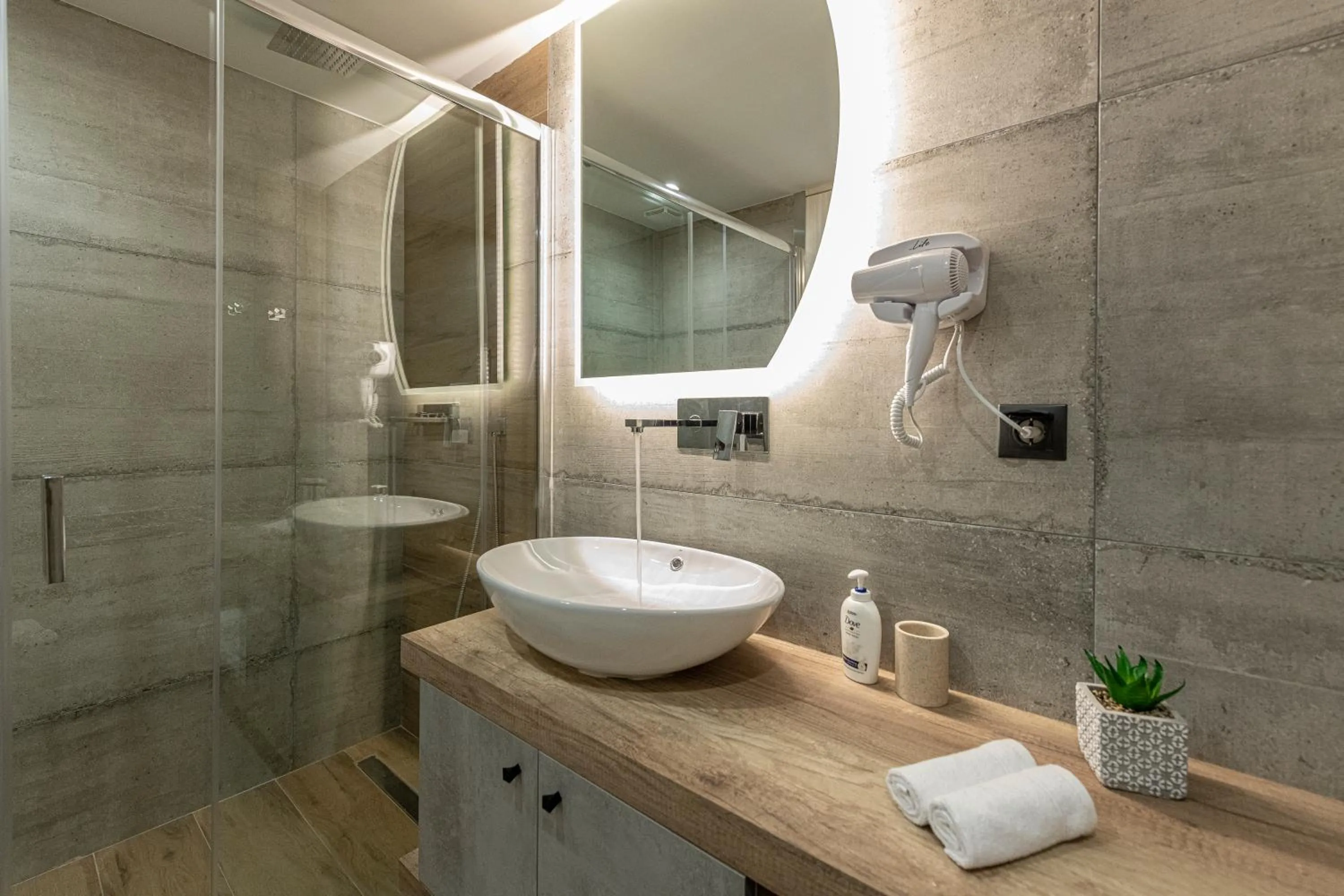 Bathroom in Ethereal Athεns