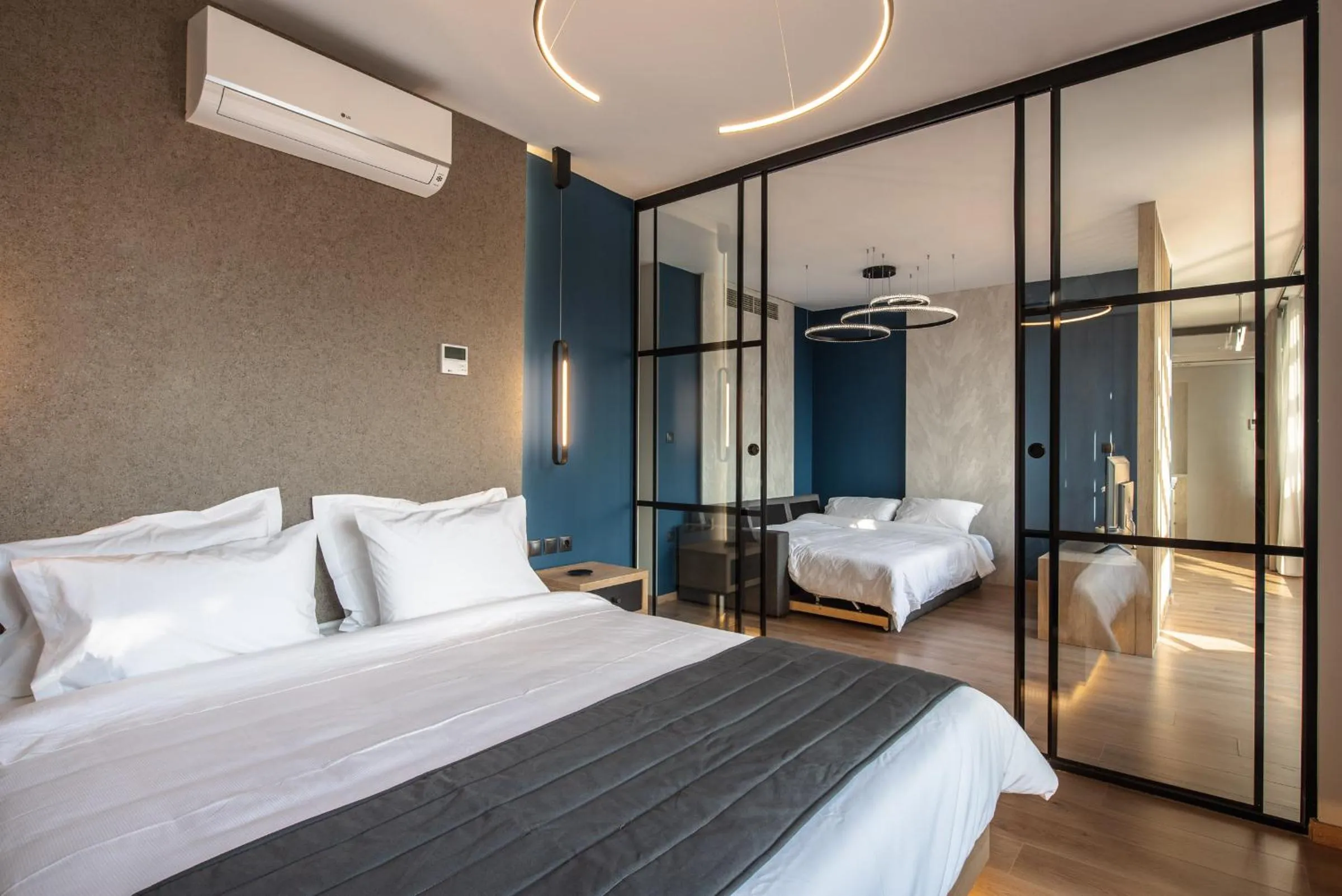 Bed in Ethereal Athεns