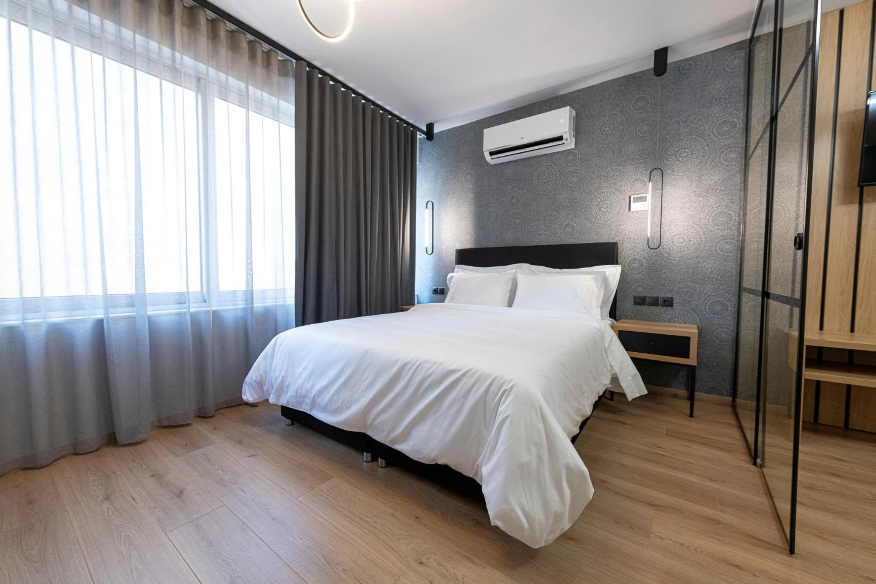 Bed in Ethereal Athεns