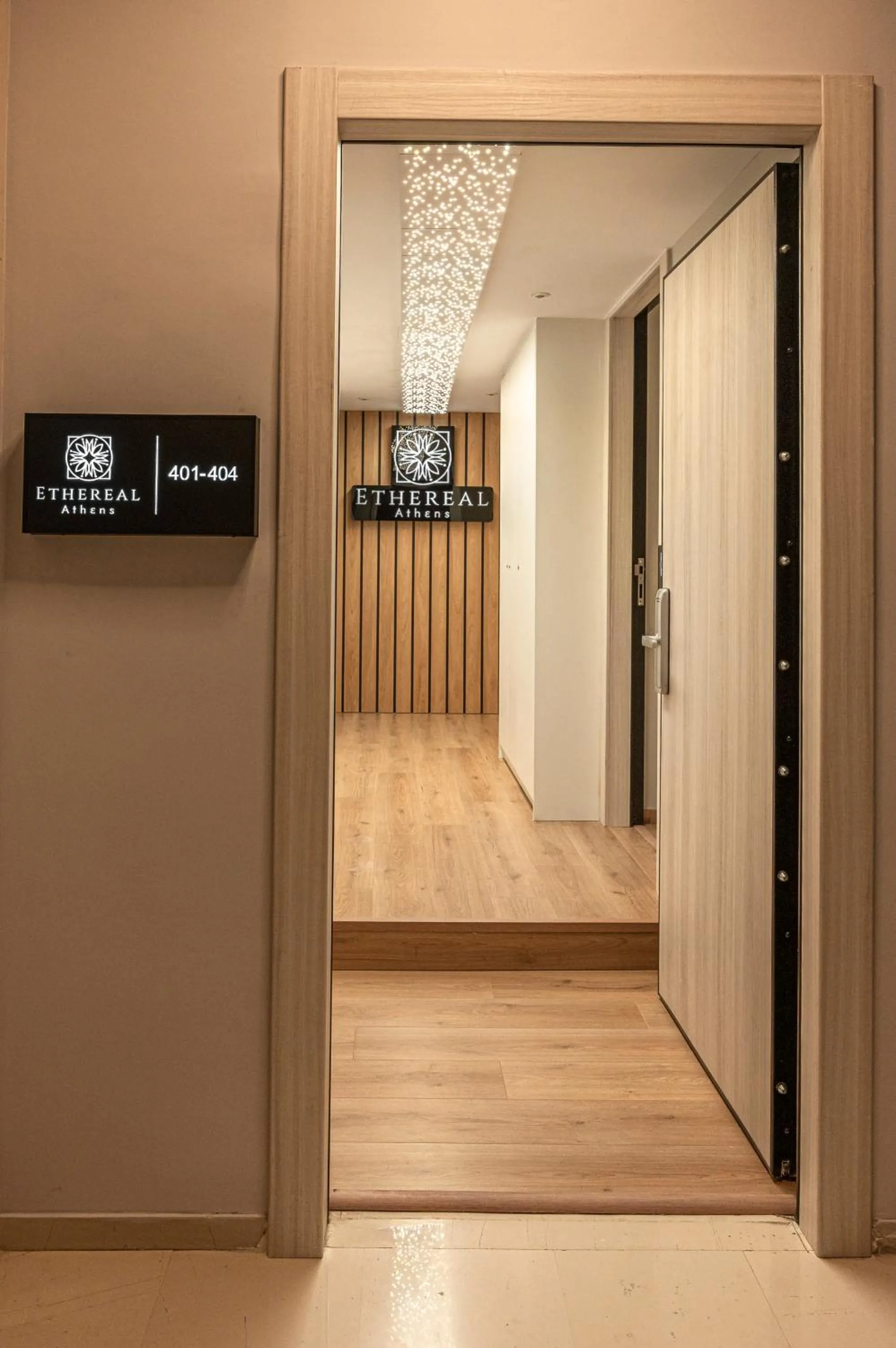 Facade/entrance in Ethereal Athεns