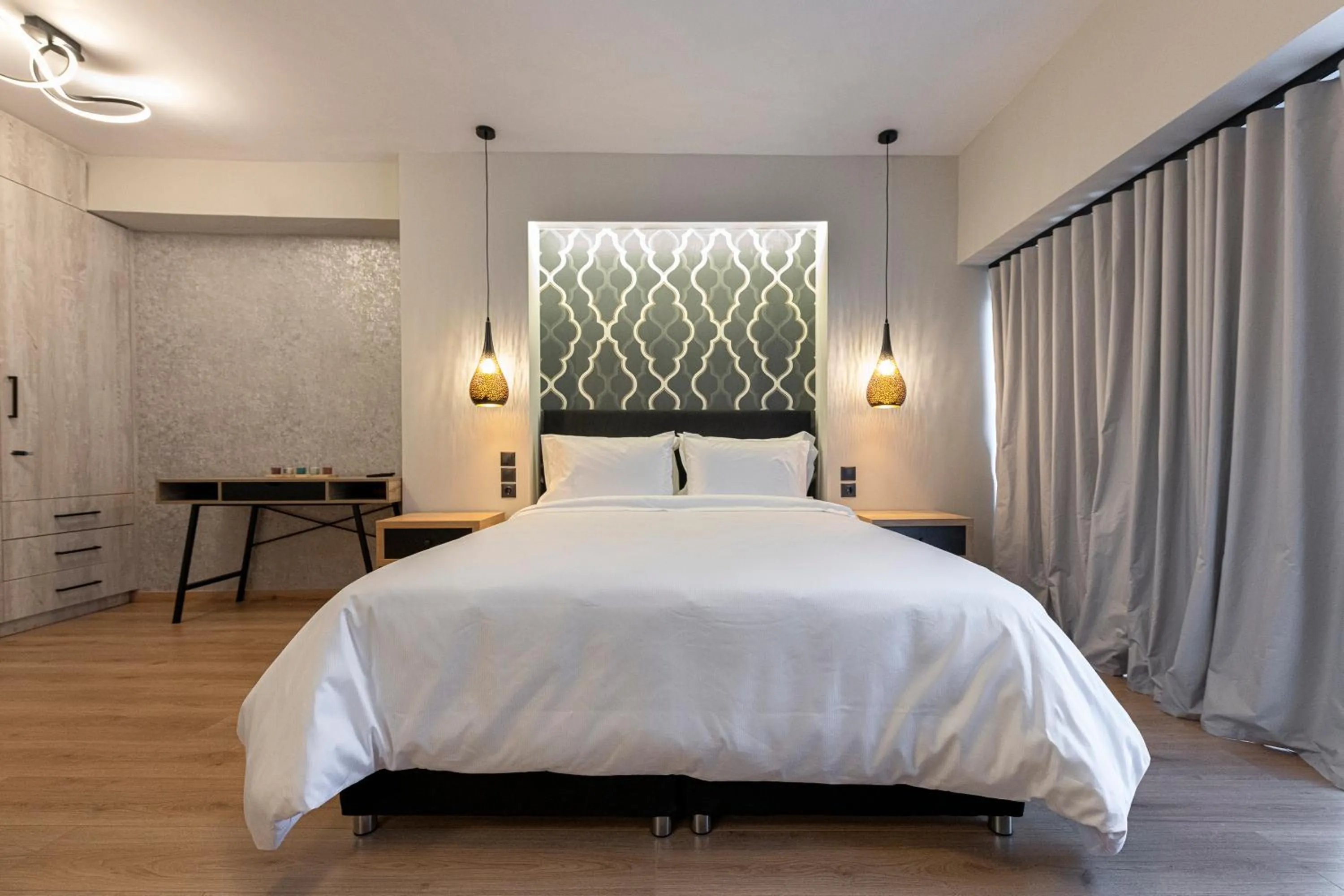 Bed in Ethereal Athεns