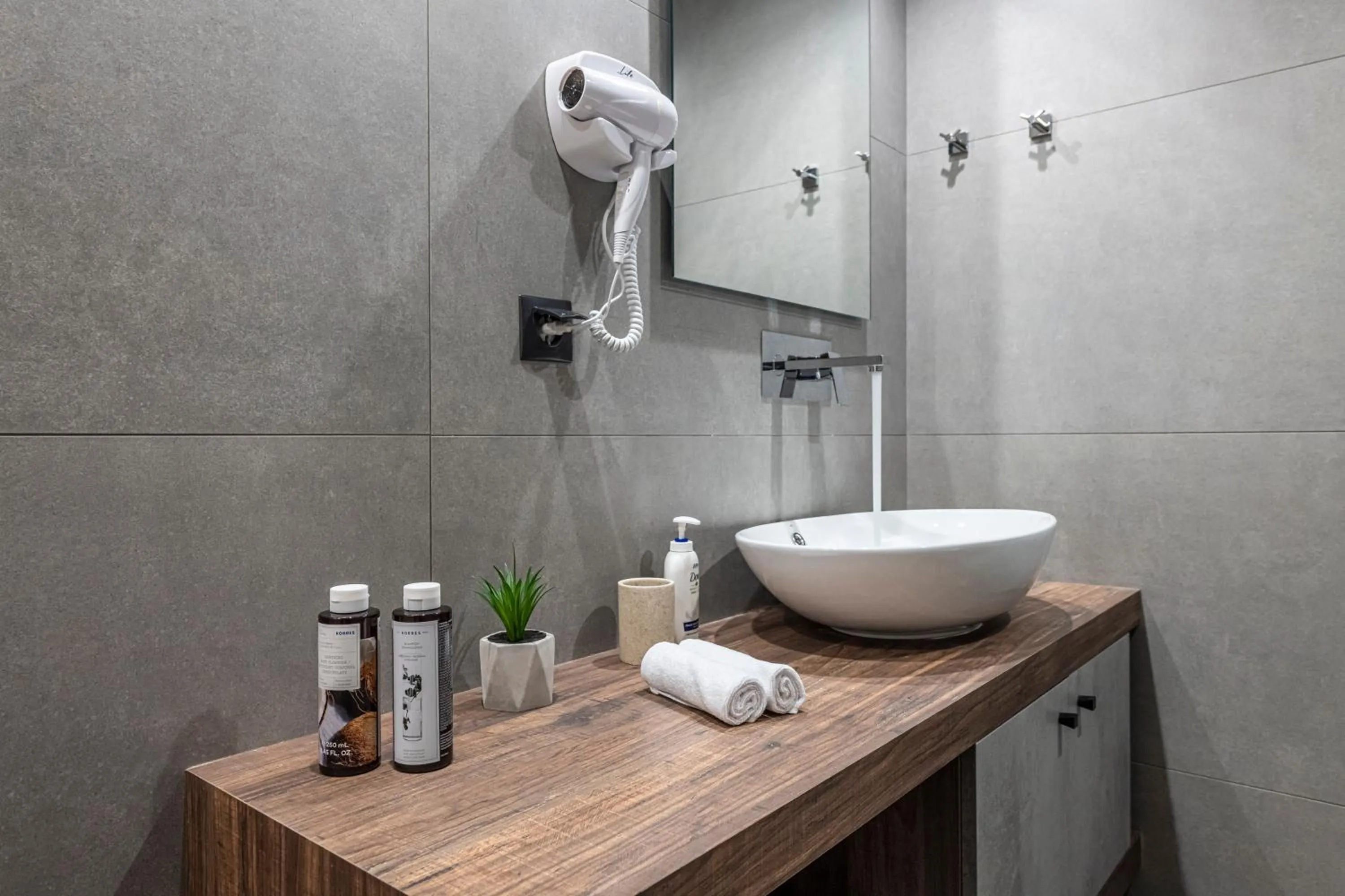 Bathroom in Ethereal Athεns