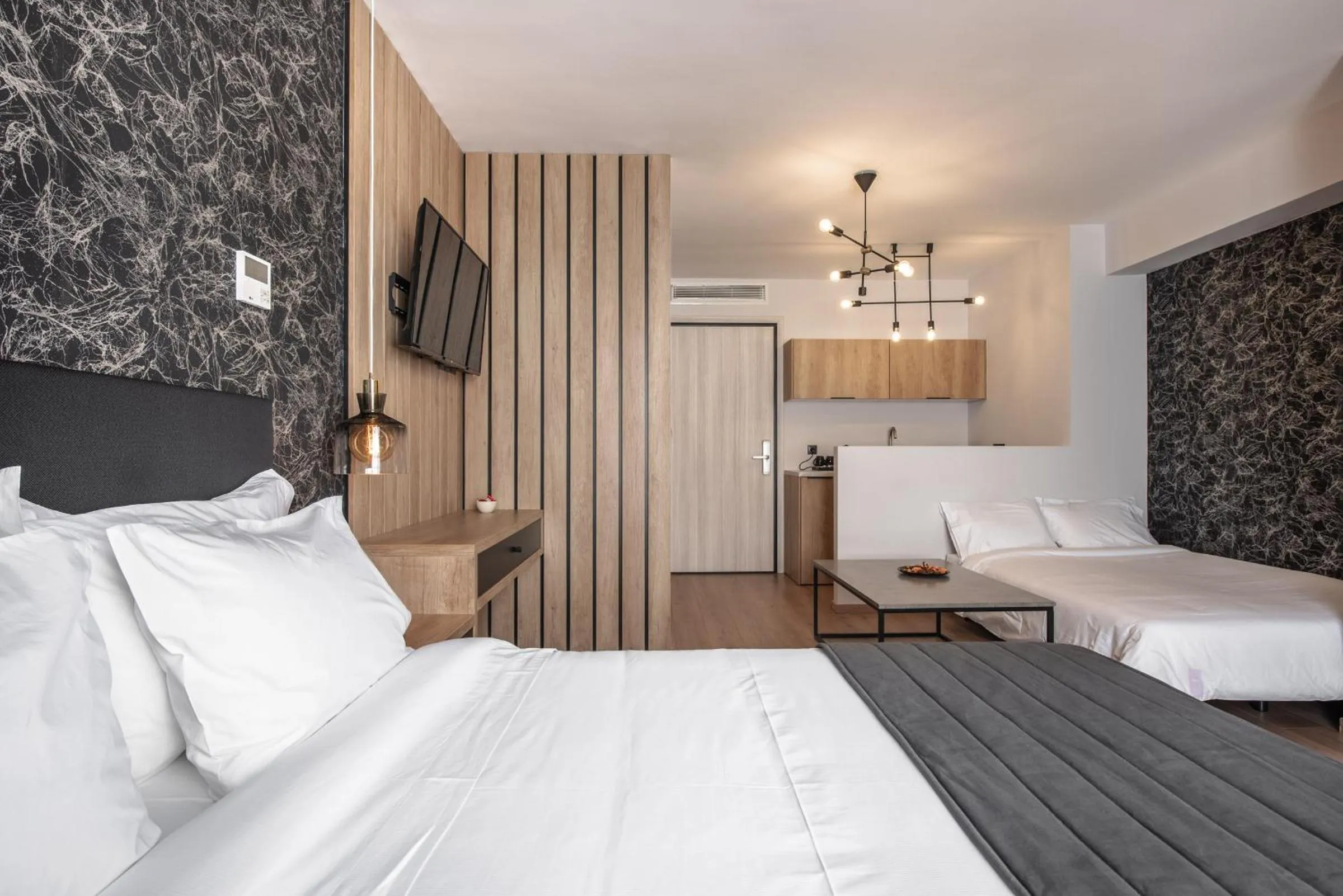 Bed in Ethereal Athεns