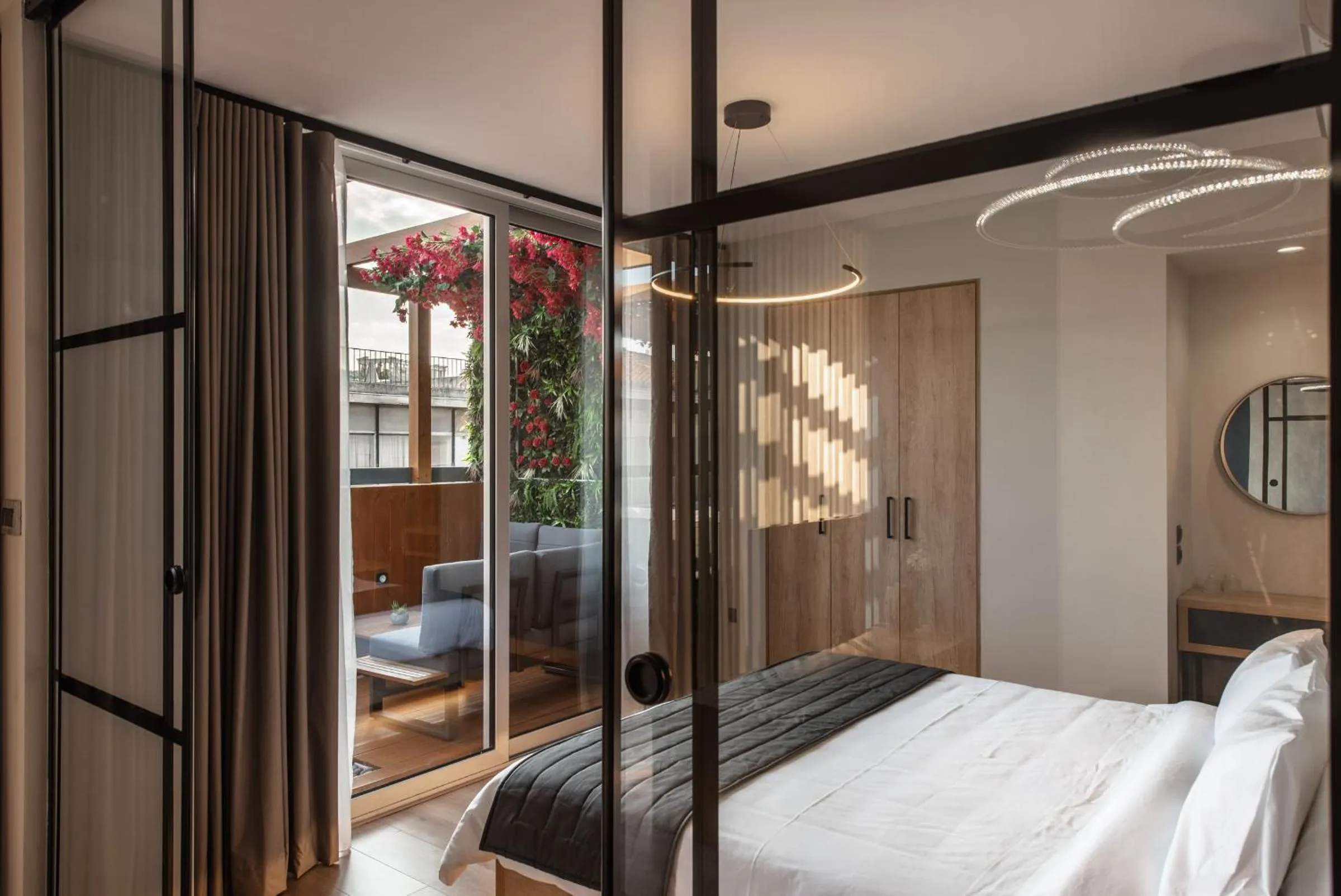 Bed in Ethereal Athεns