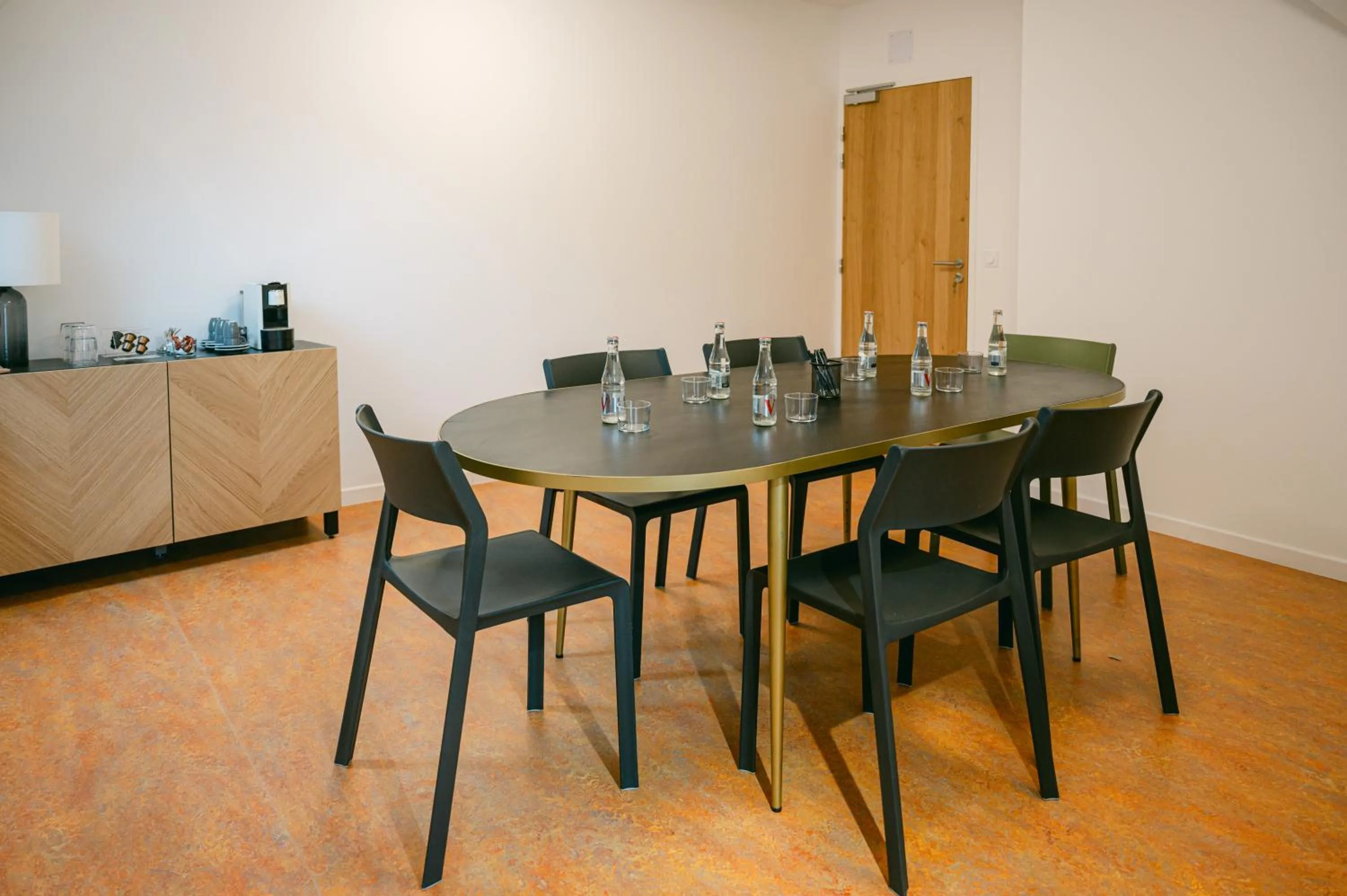 Meeting/conference room in Logis hôtel restaurant l'Argence