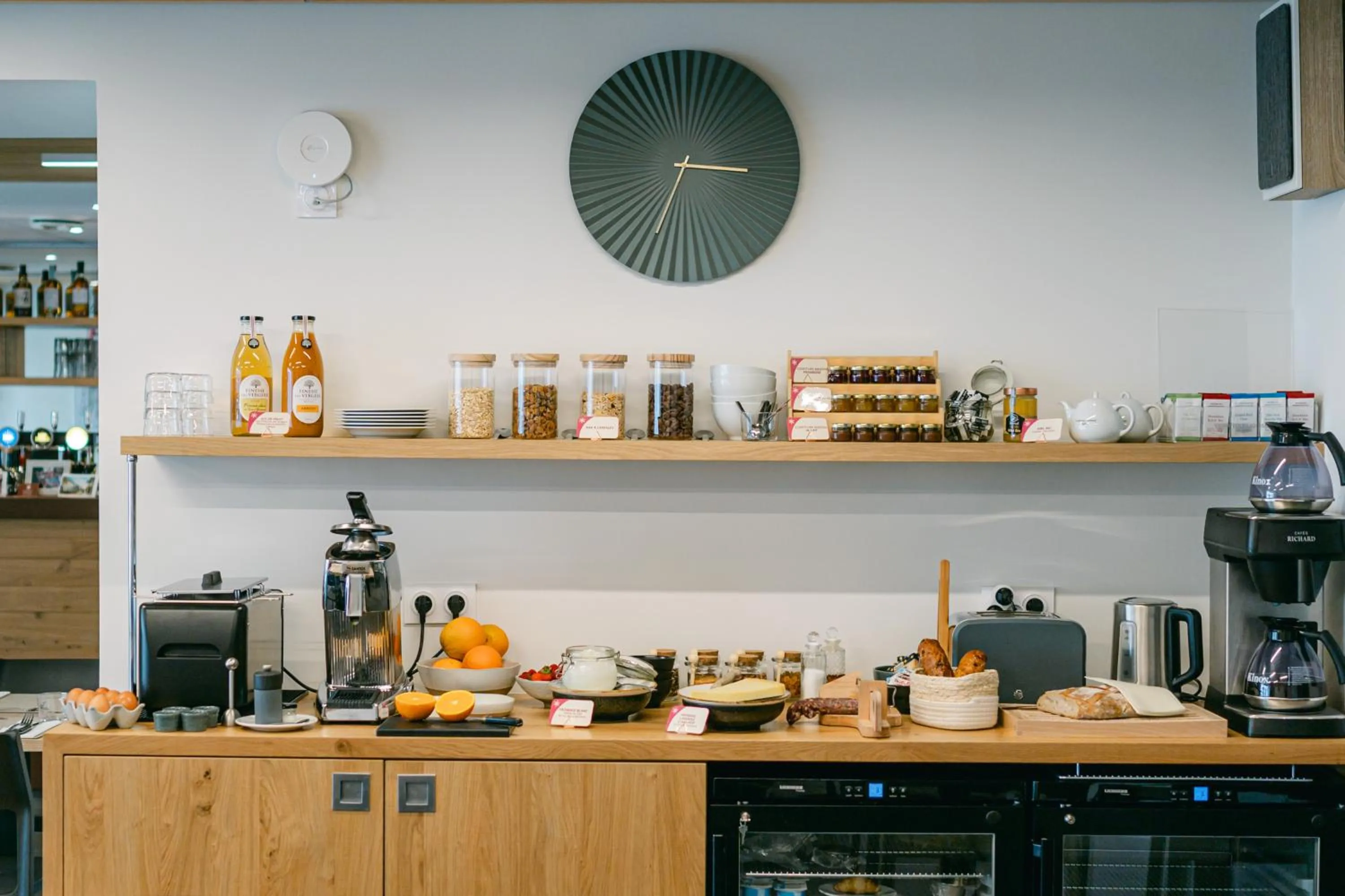 Breakfast in Logis hôtel restaurant l'Argence