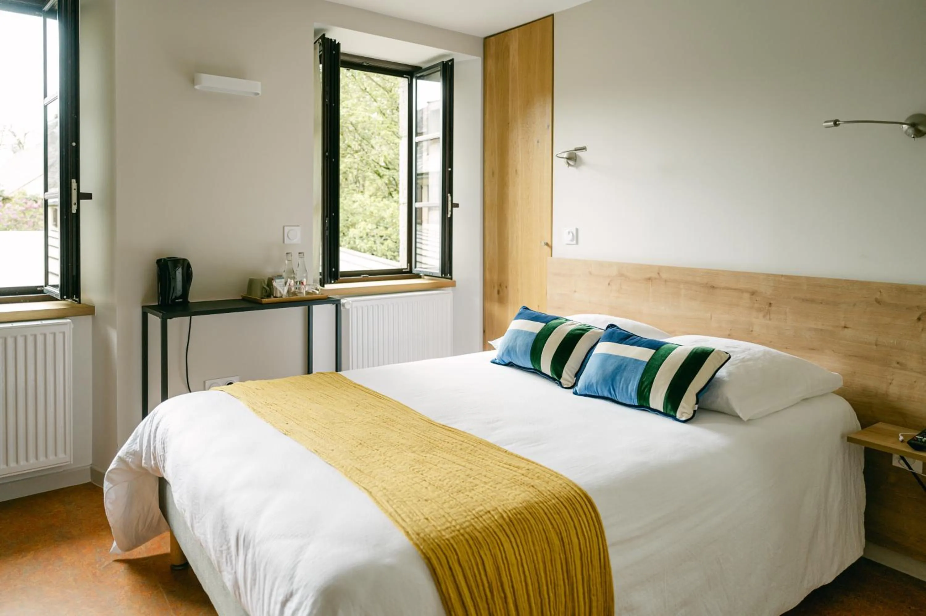 Photo of the whole room, Bed in Logis hôtel restaurant l'Argence